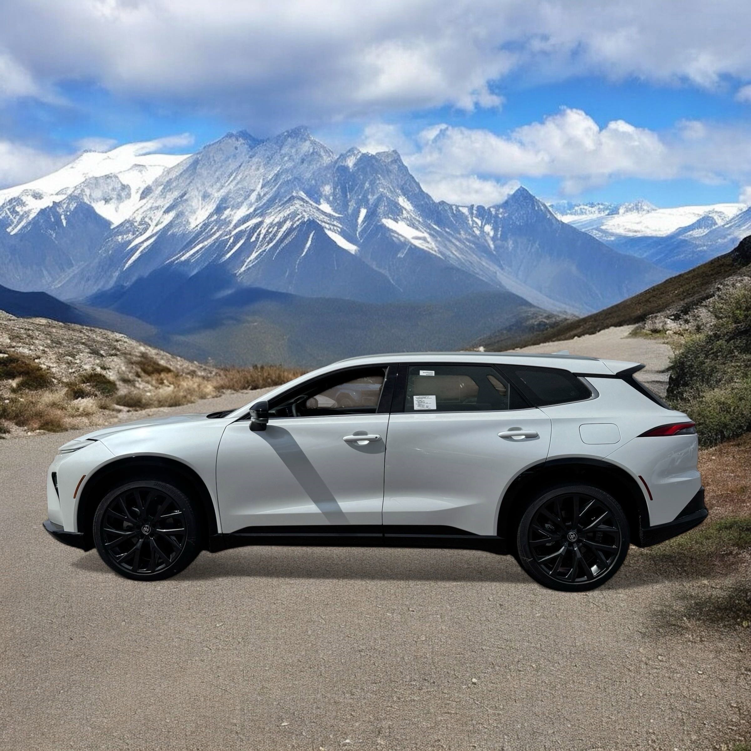 2025 Toyota Crown Signia Limited photo 2