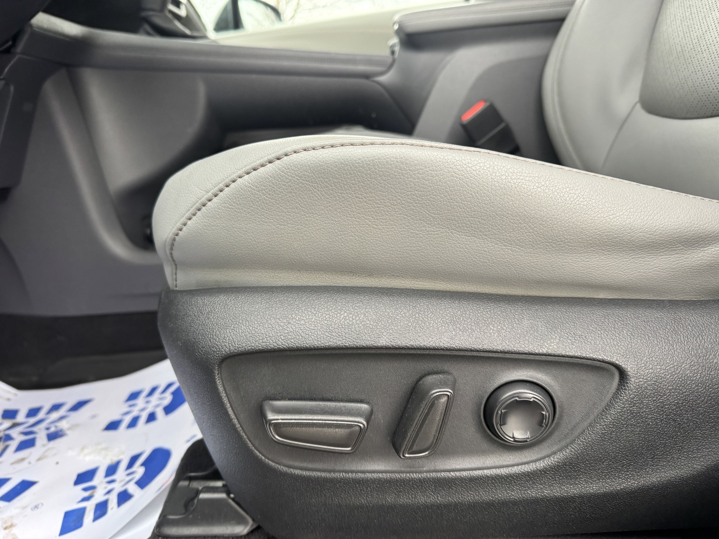 2023 Toyota Sienna Limited - Photo 14