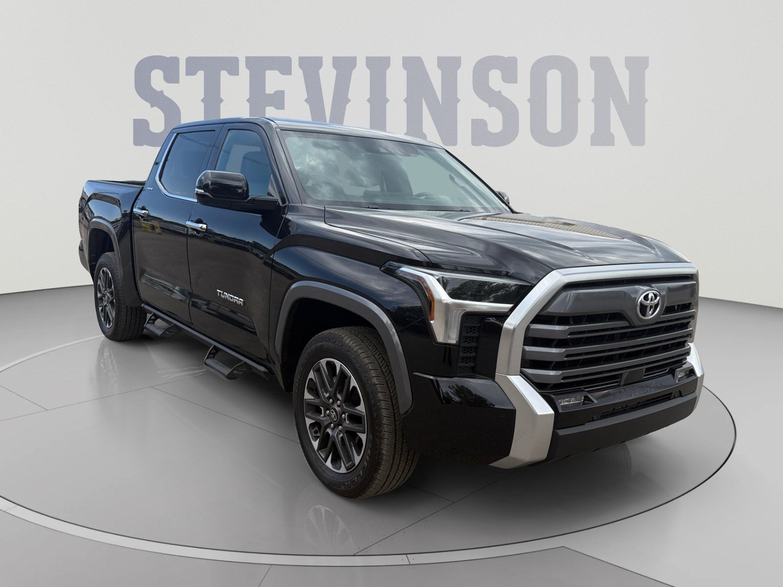 2025 Toyota Tundra Limited - Photo 8