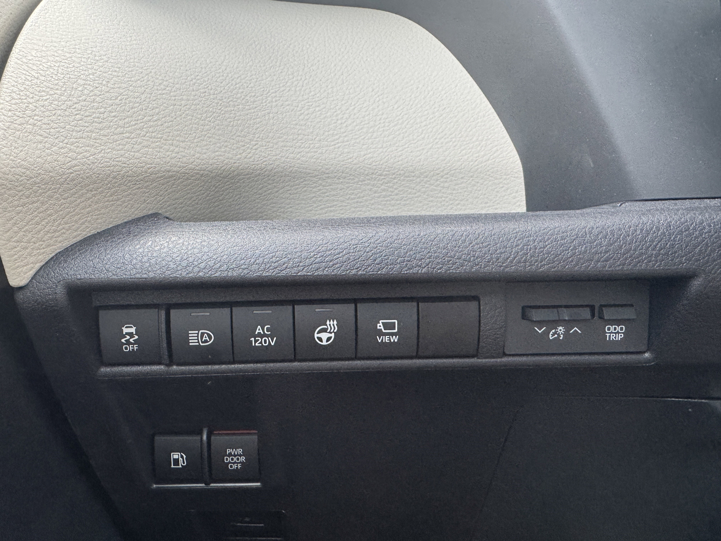 2024 Toyota Sienna Platinum photo 4