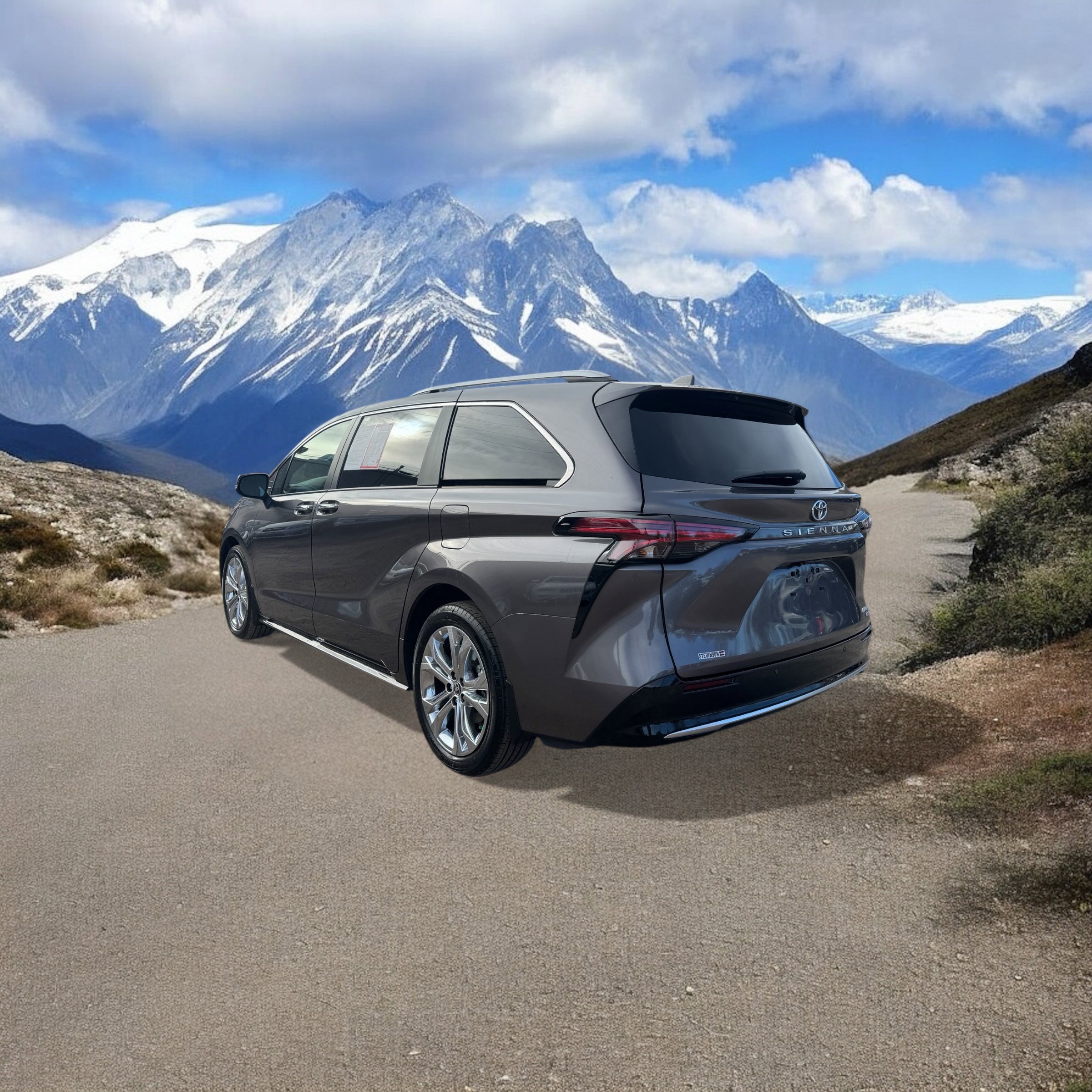 2024 Toyota Sienna Platinum photo 2