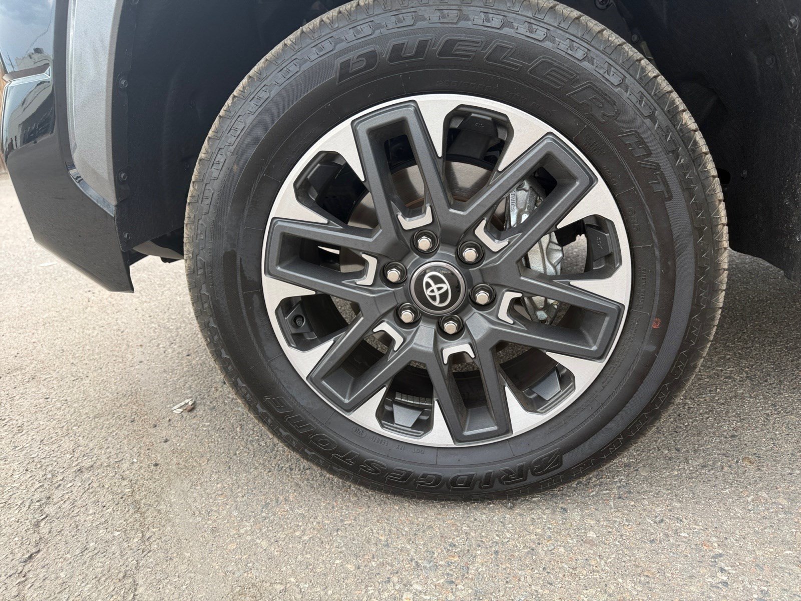 2025 Toyota Tundra Limited - Photo 28