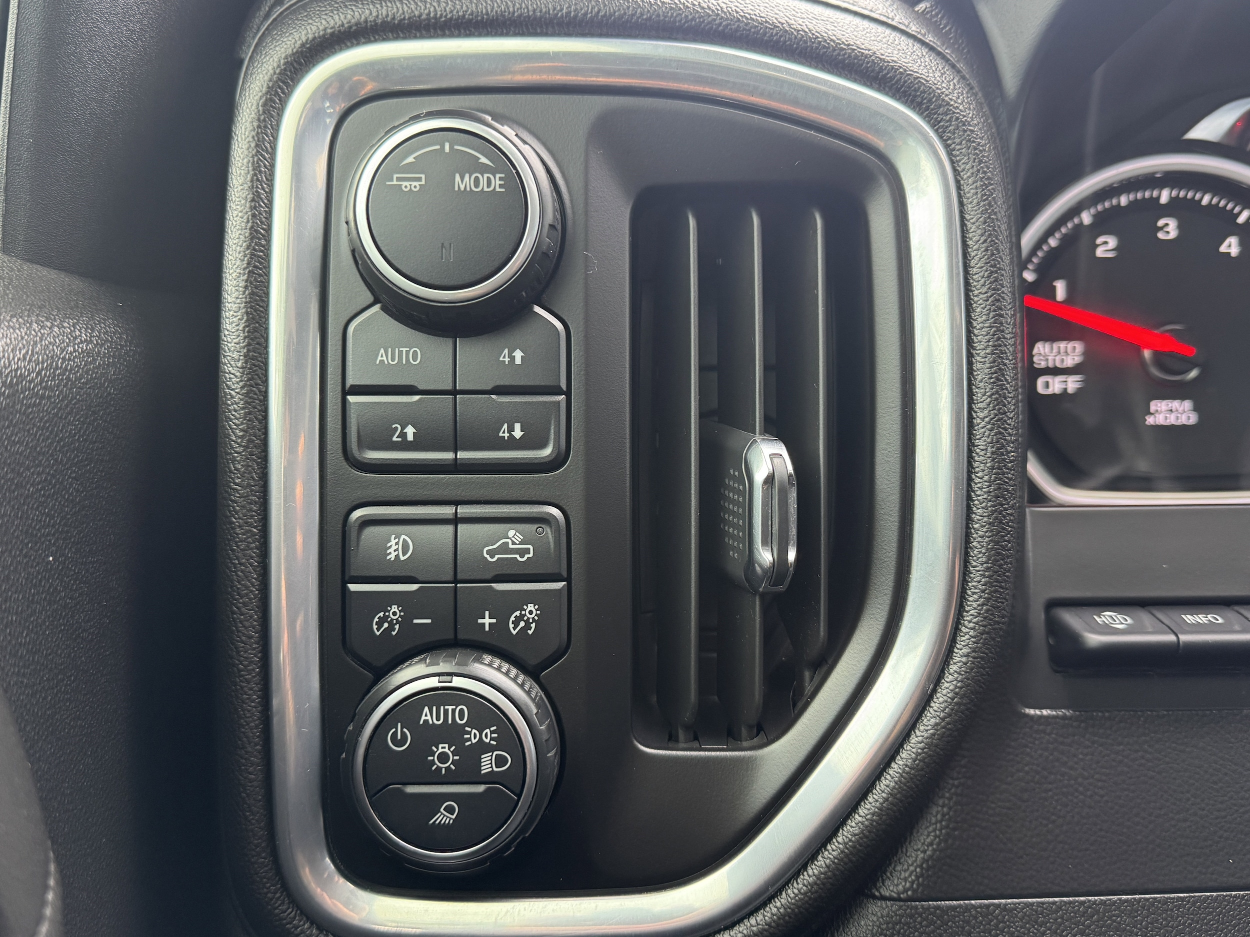 2020 Chevrolet Silverado 1500 LTZ photo 4