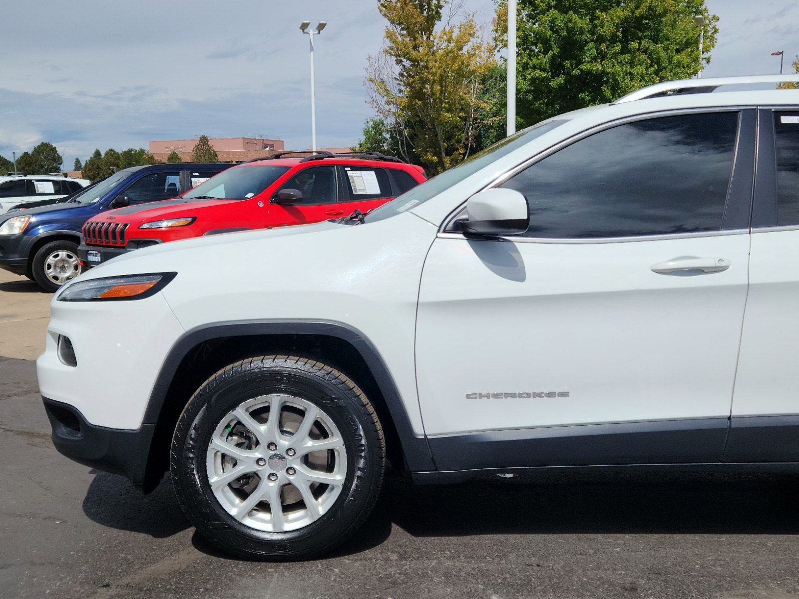 Used 2017 Jeep Cherokee Latitude with VIN 1C4PJMCS6HW530255 for sale in Aurora, CO