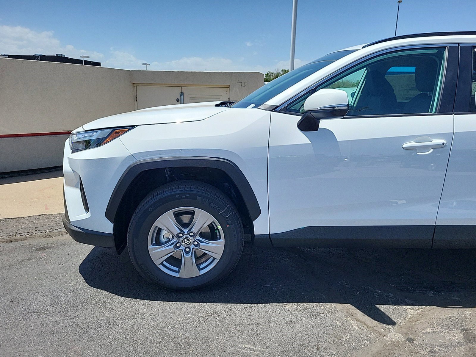 2025 Toyota RAV4 XLE photo 3