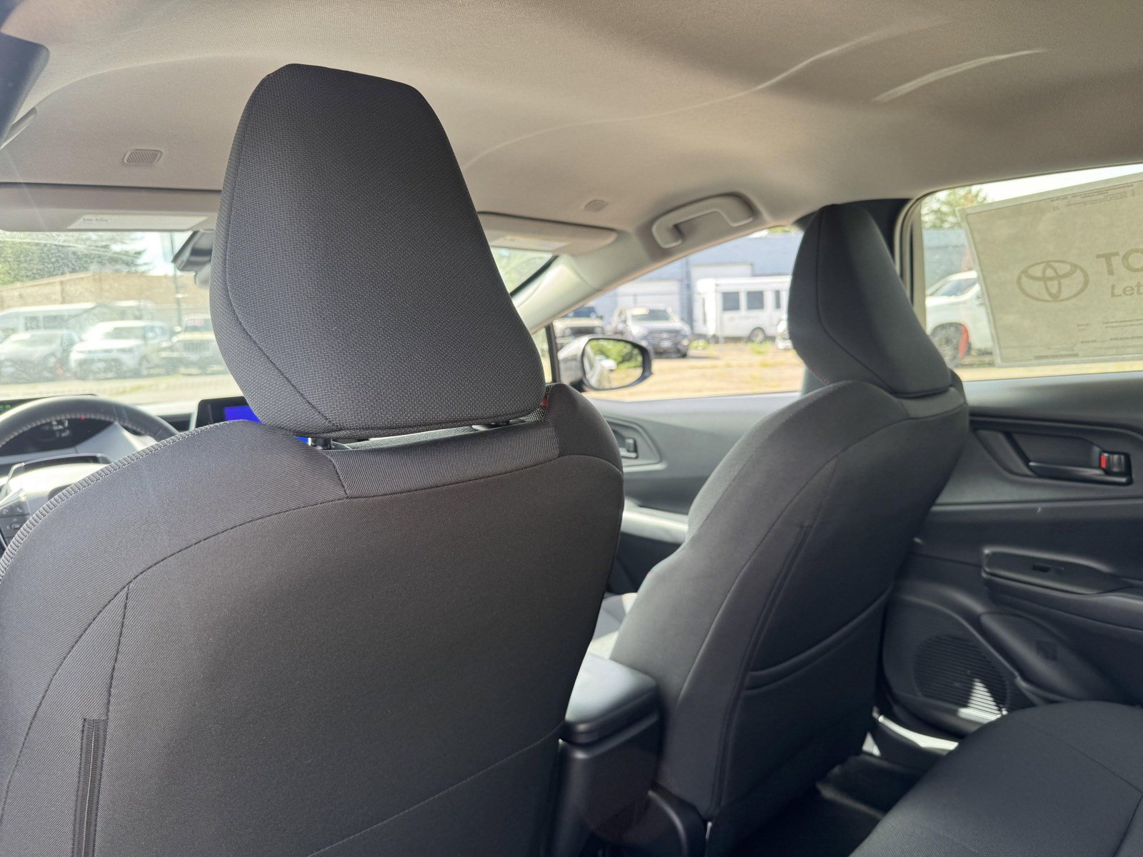 2026 Toyota Prius Plug-in Hybrid SE - Photo 17