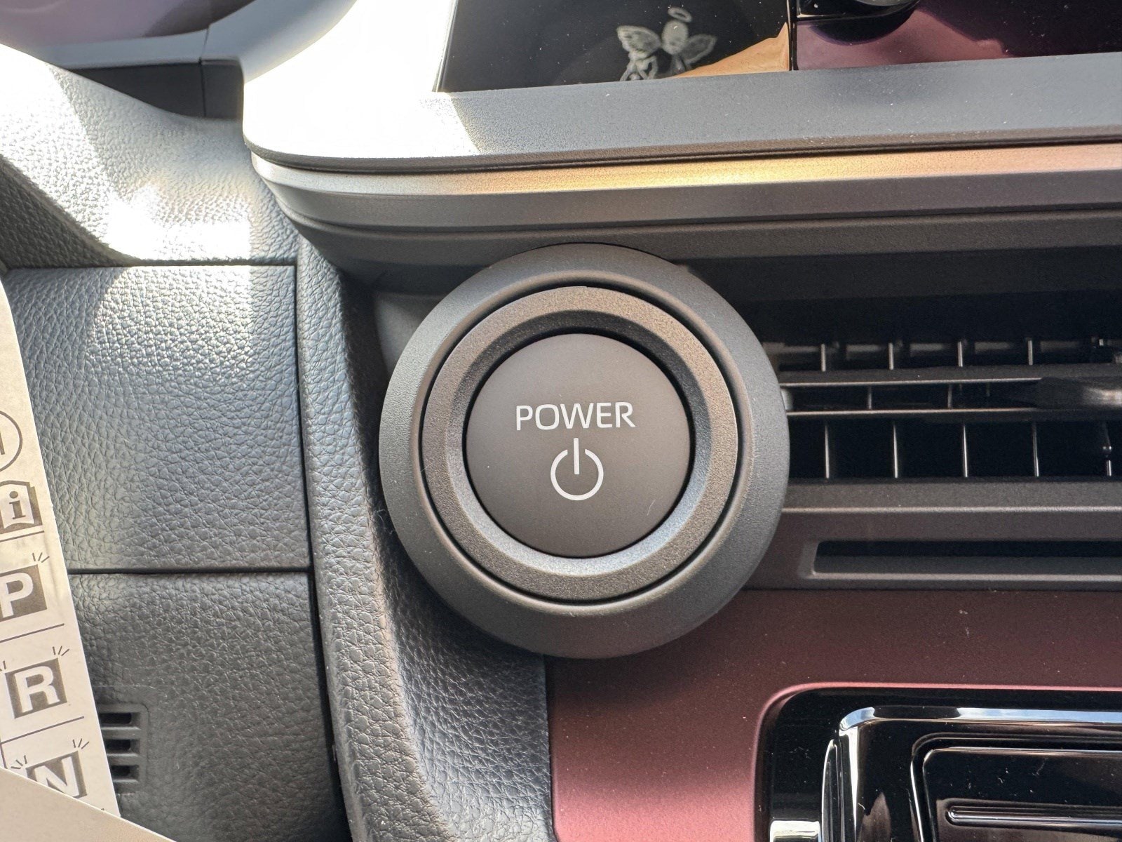 2026 Toyota Prius Plug-in Hybrid SE - Photo 30