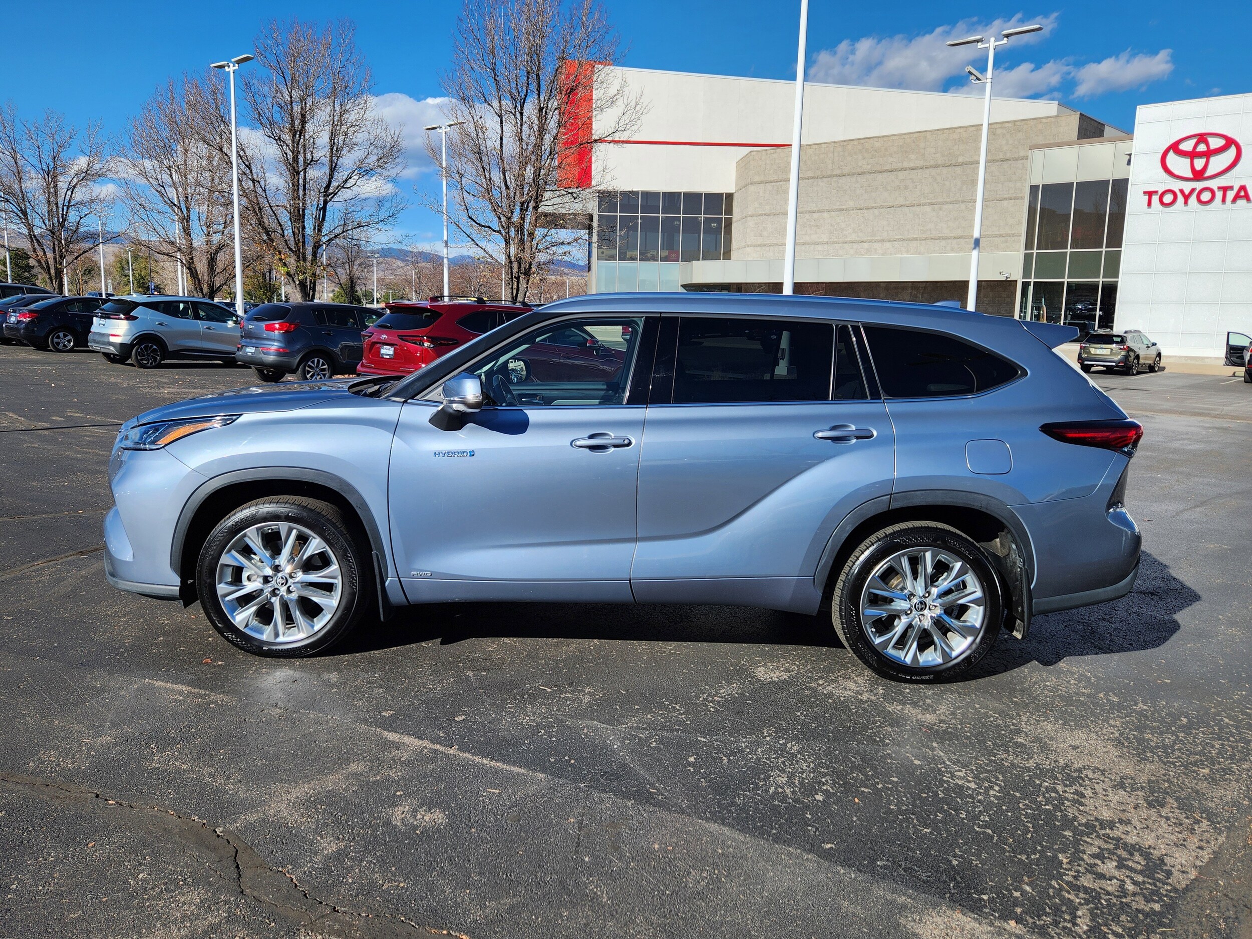 2021 Toyota Highlander Hybrid Limited photo 2