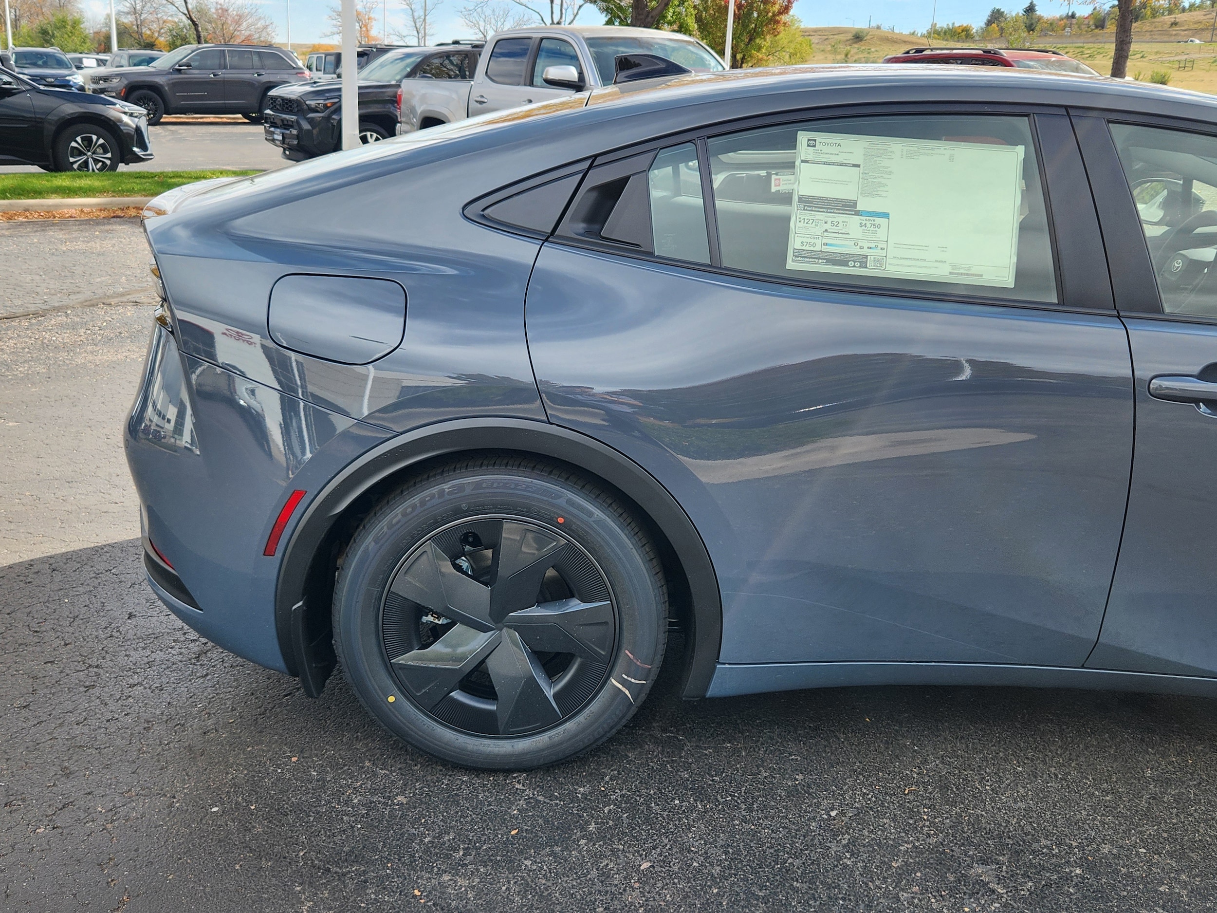 2026 Toyota Prius Plug-in Hybrid SE - Photo 6