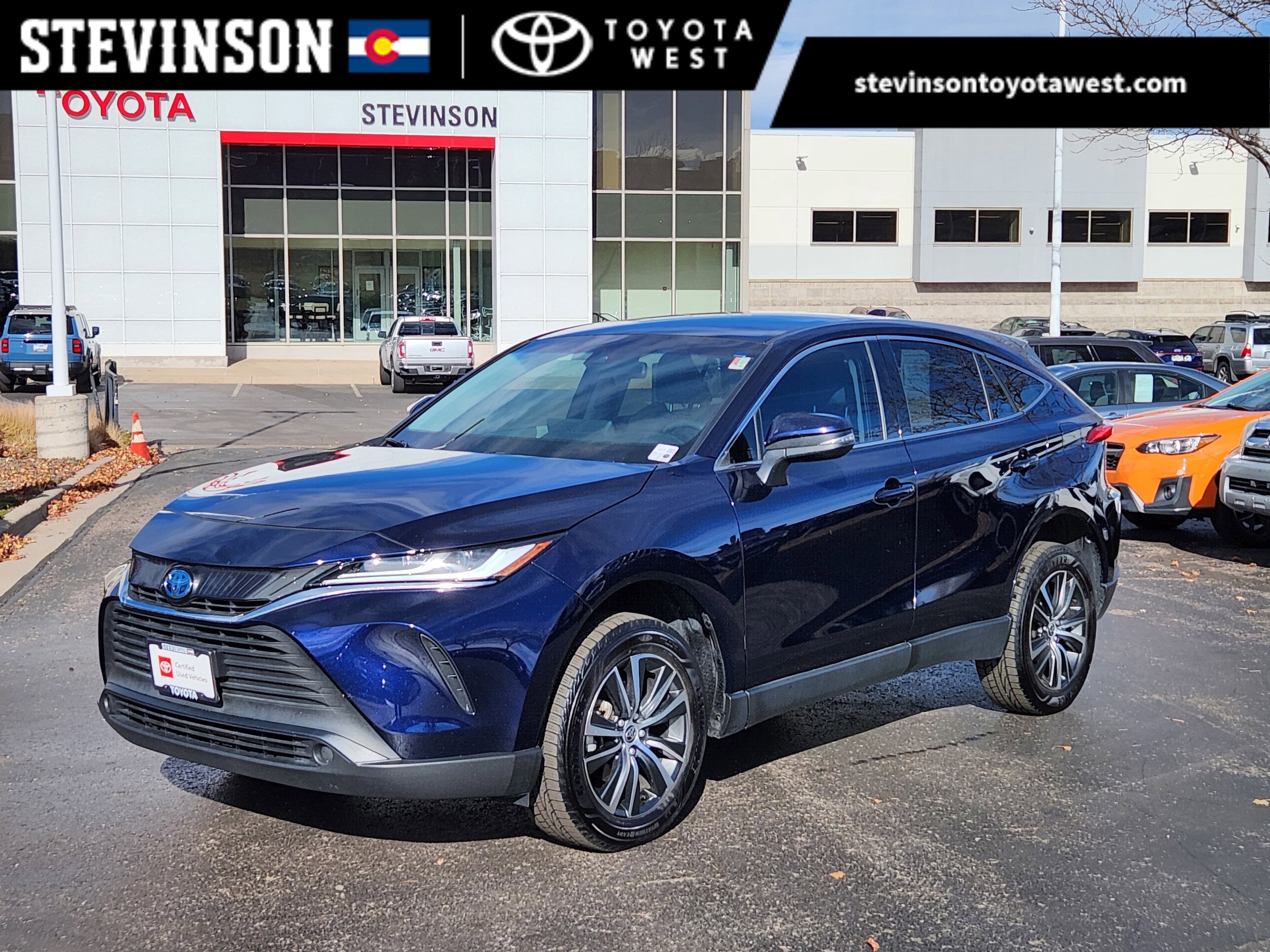 2023 Toyota Venza LE's photo