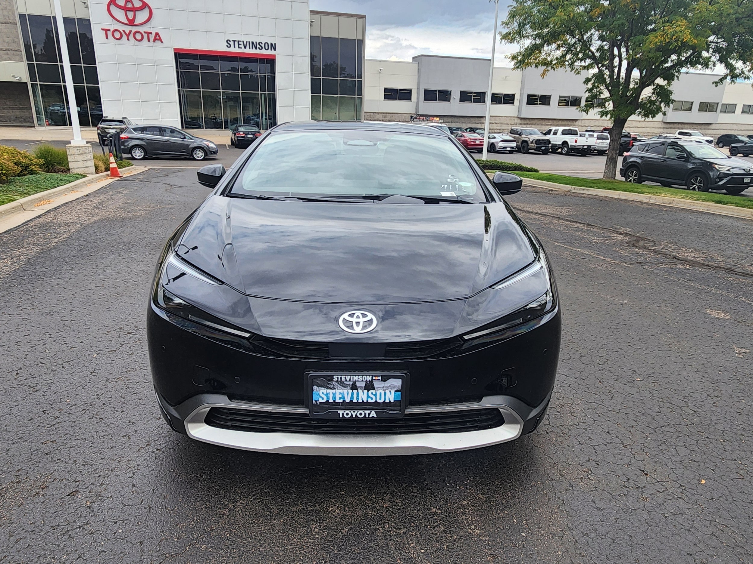 2026 Toyota Prius Plug-in Hybrid SE - Photo 9