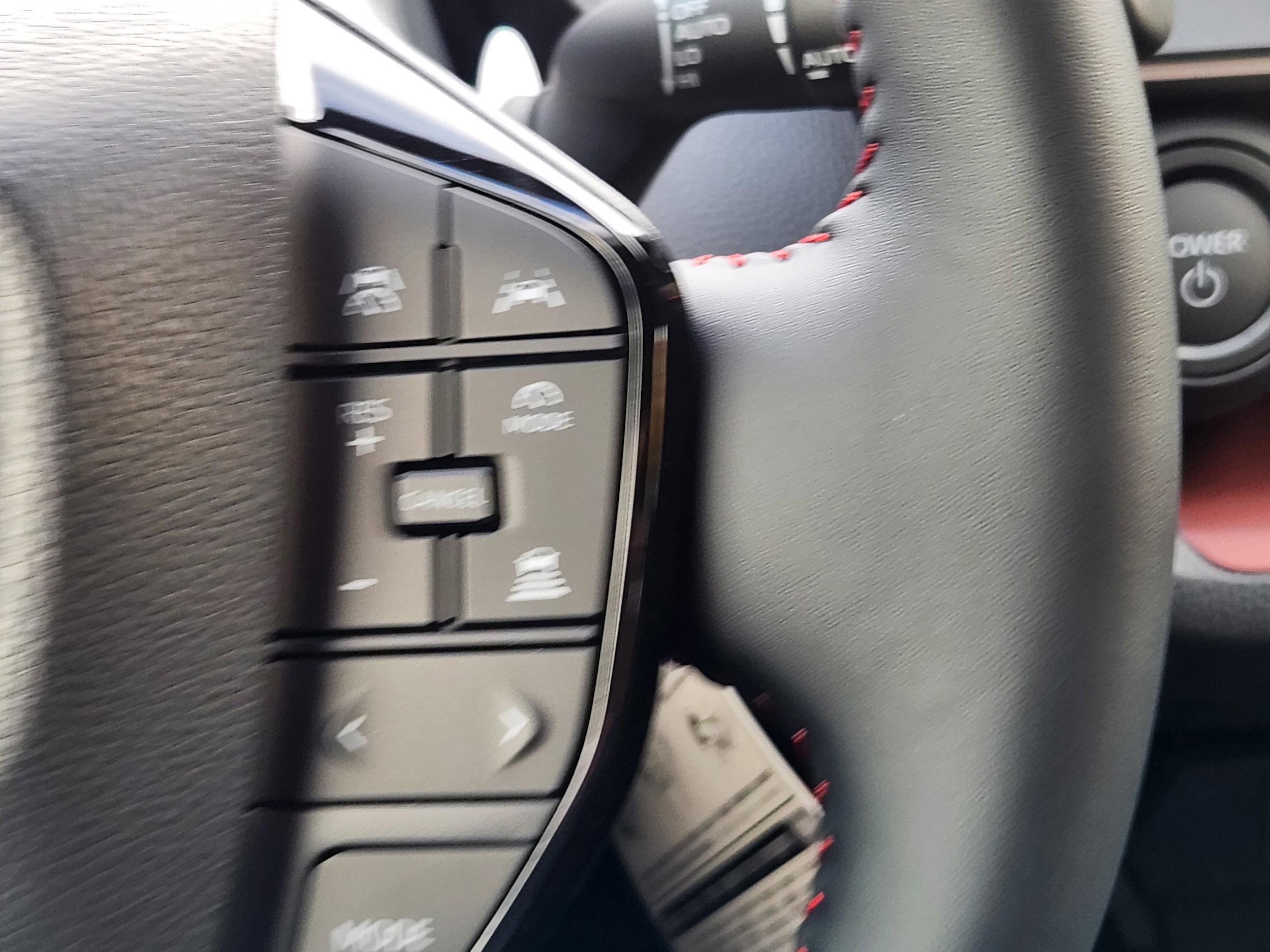 2026 Toyota Prius Plug-in Hybrid SE - Photo 28
