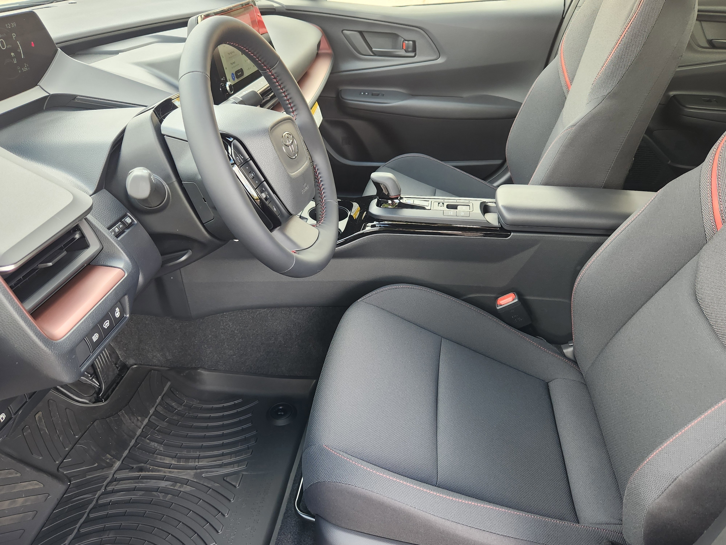 2026 Toyota Prius Plug-in Hybrid SE - Photo 18