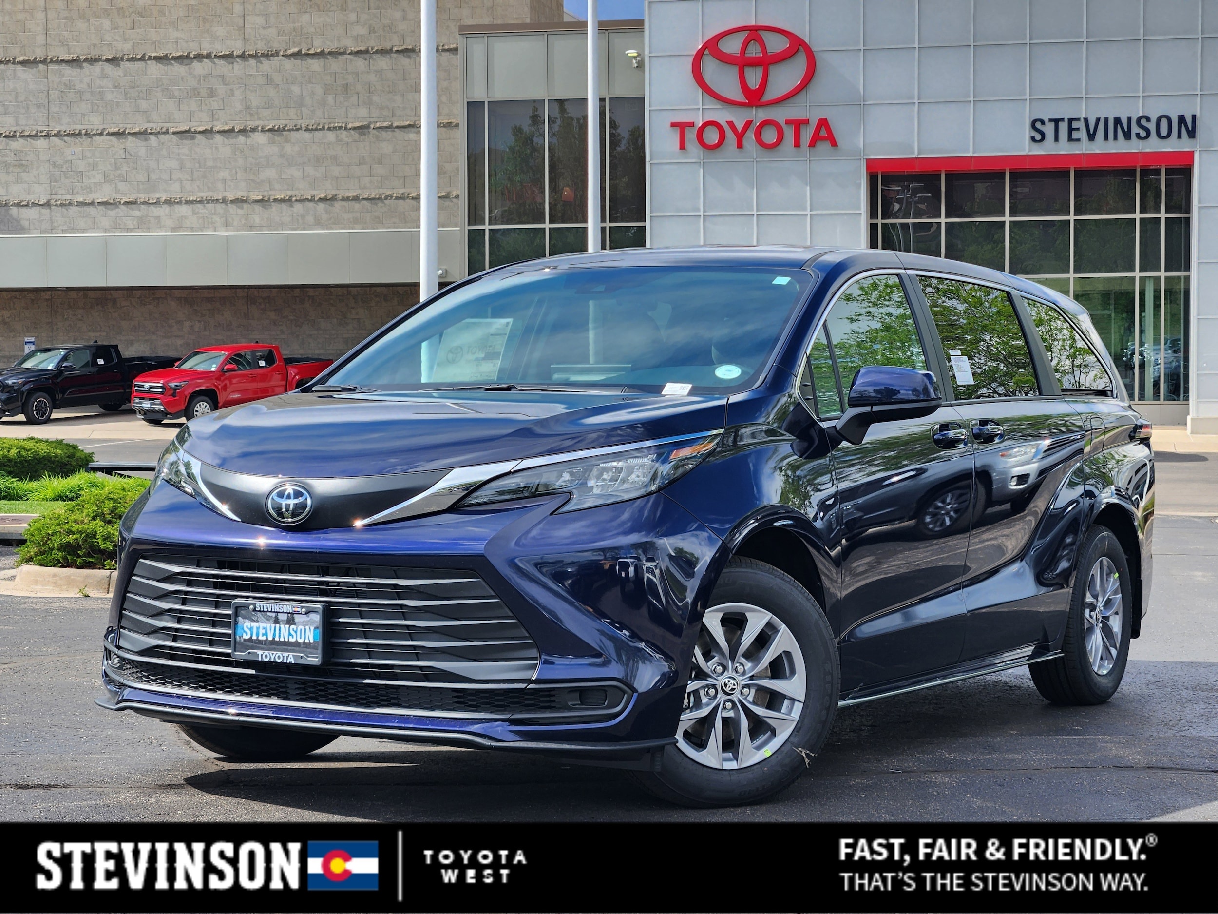2026 Toyota Sienna LE 8-Passenger Hybrid FWD's photo