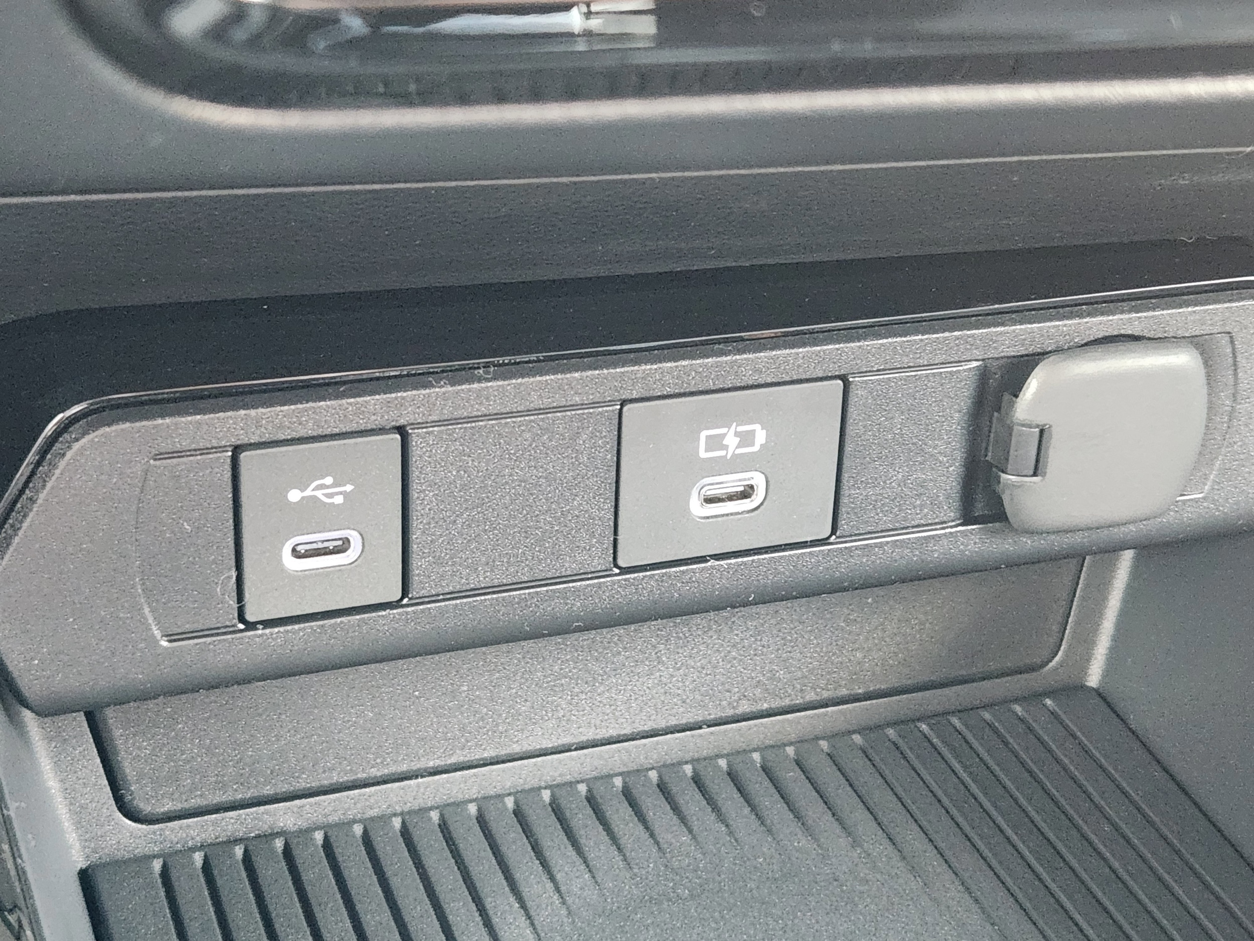 2026 Toyota Prius Plug-in Hybrid SE - Photo 25