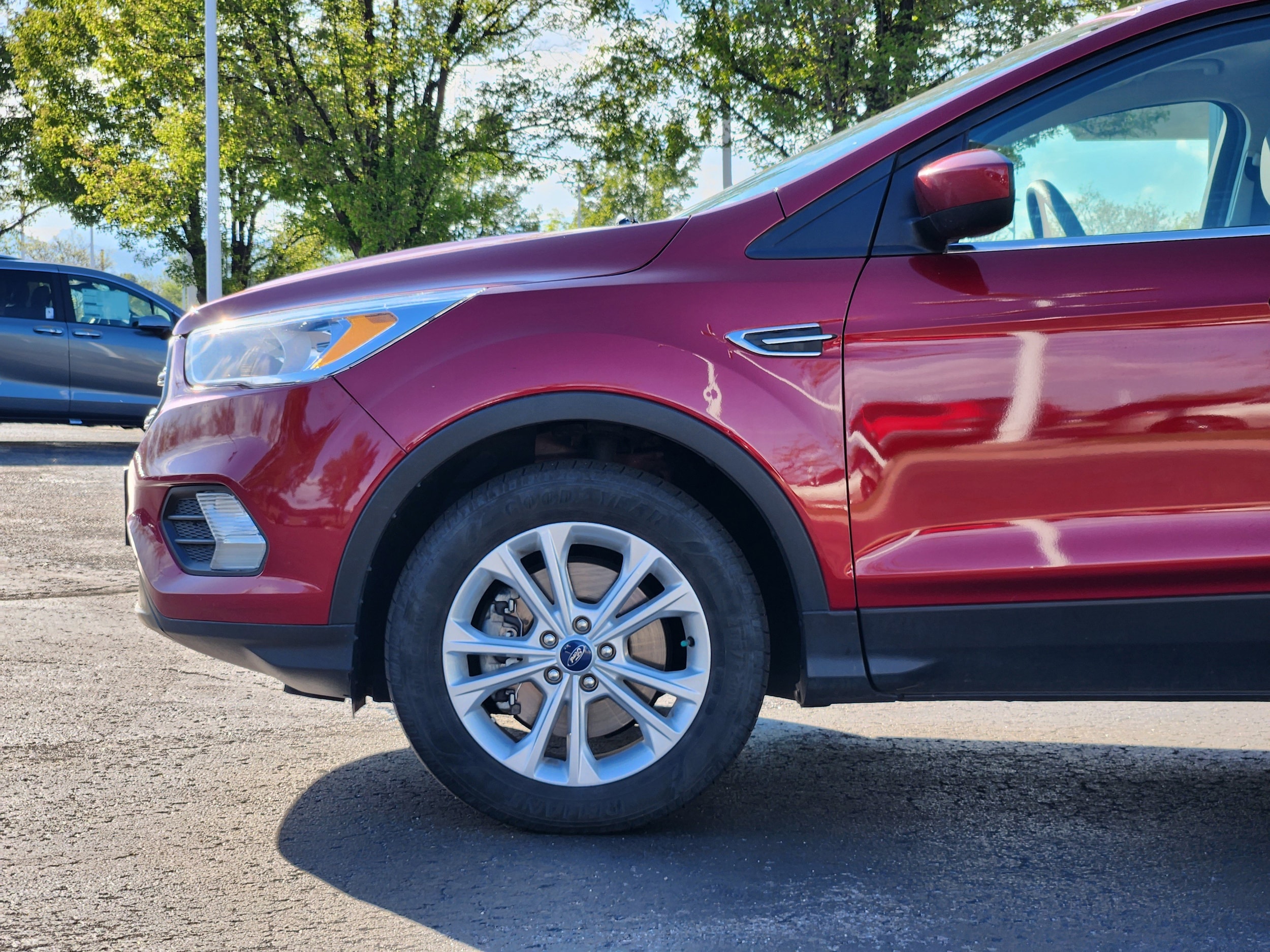 Used 2019 Ford Escape SE with VIN 1FMCU9GD5KUA71538 for sale in Lakewood, CO