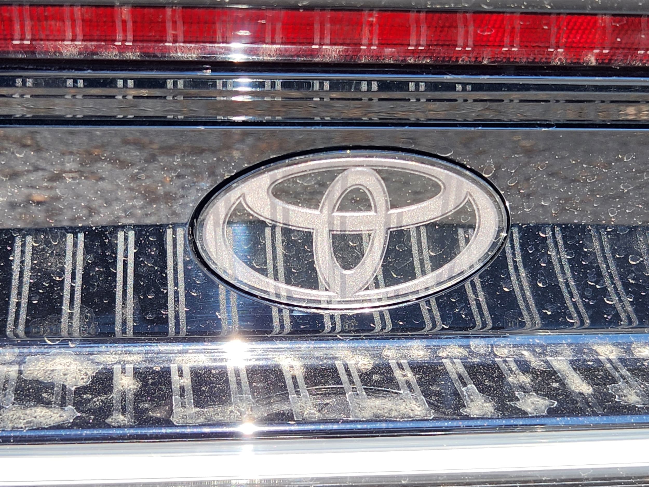 2026 Toyota Prius Plug-in Hybrid SE - Photo 10