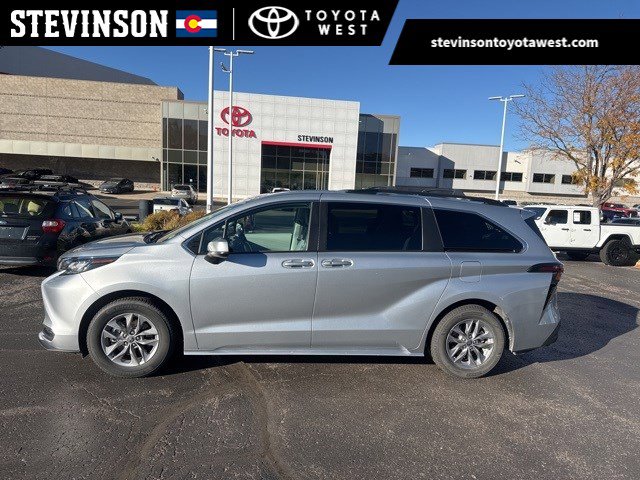 2023 Toyota Sienna LE
