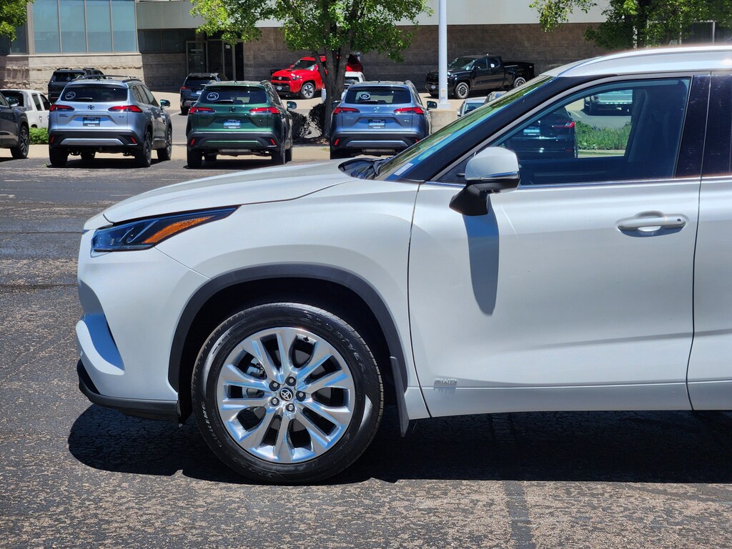 Certified 2026 Toyota Highlander Hybrid Limited SUV