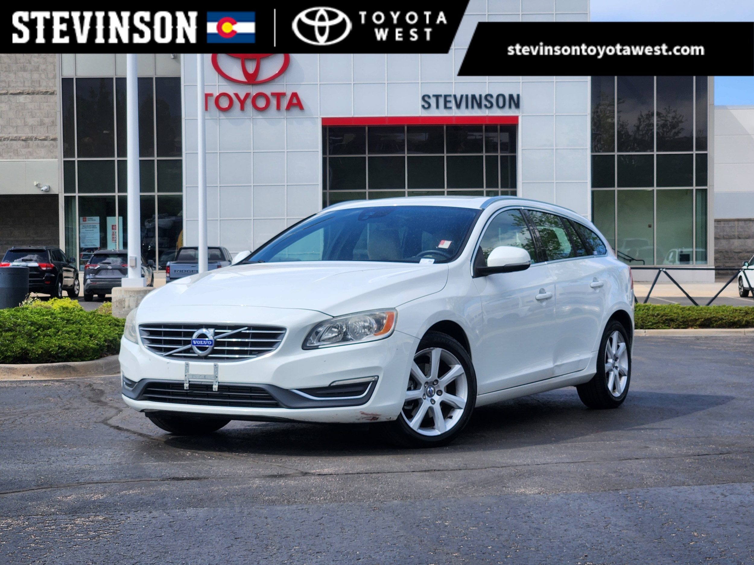2017 Volvo V60 T5 FWD Premier's photo