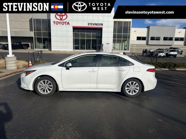 2023 Toyota Corolla LE's photo