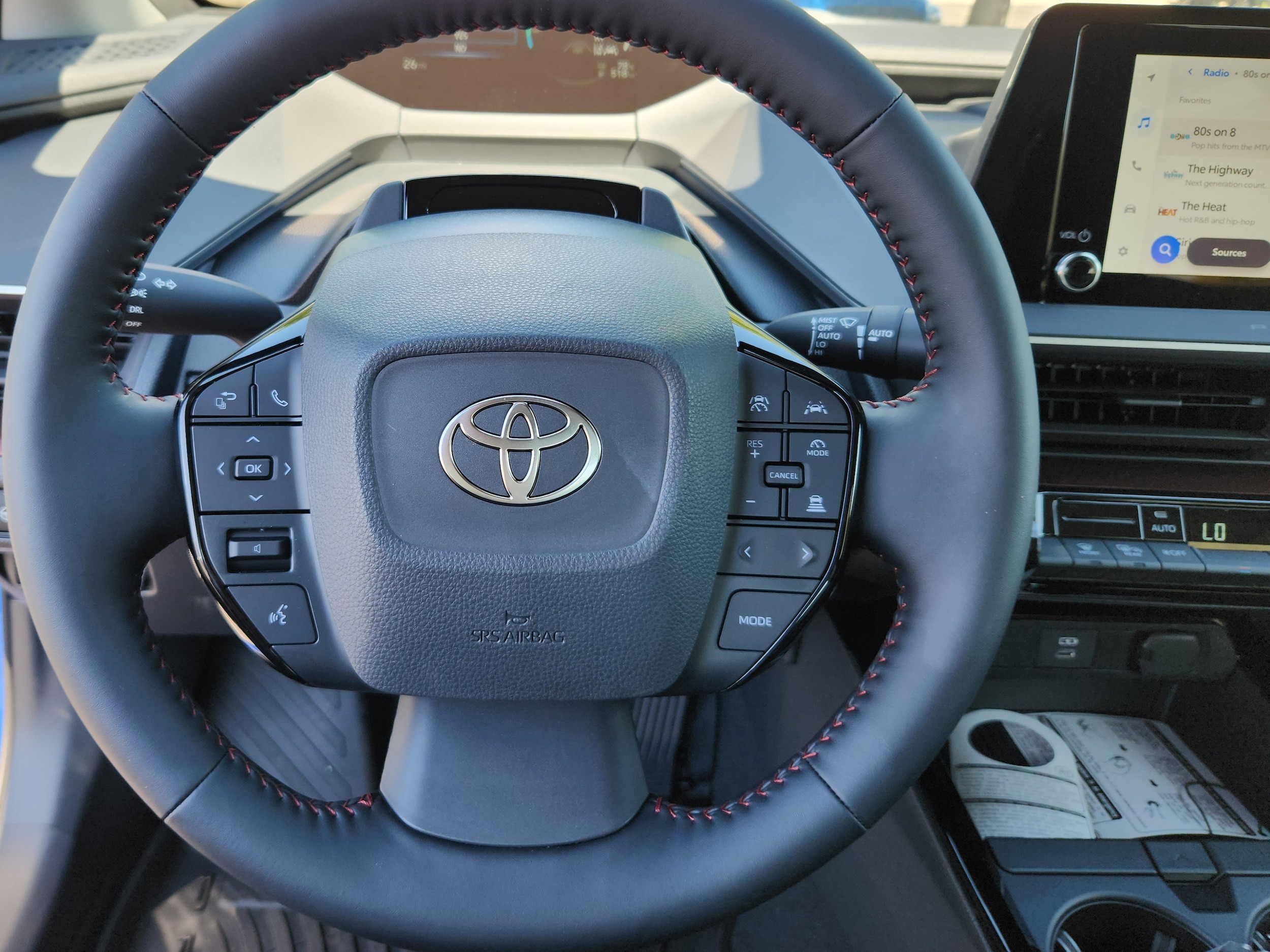 2026 Toyota Prius Plug-in Hybrid SE - Photo 14