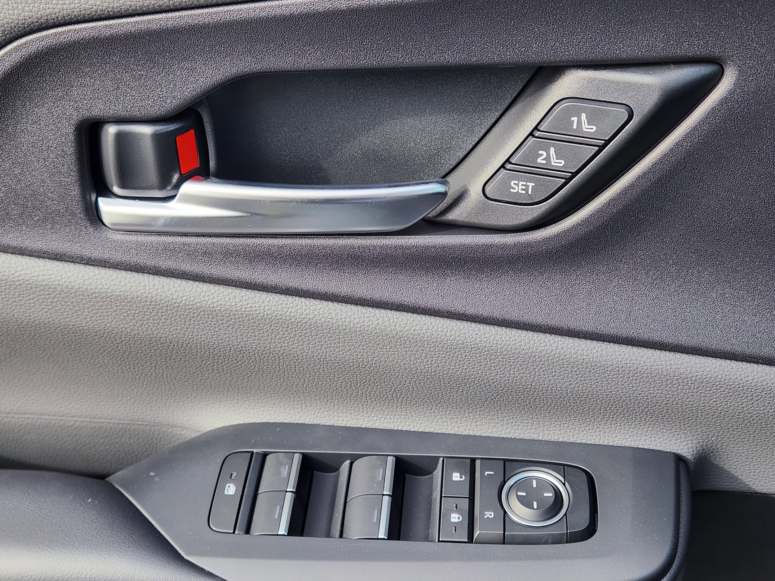 2026 Toyota Prius Limited - Photo 18