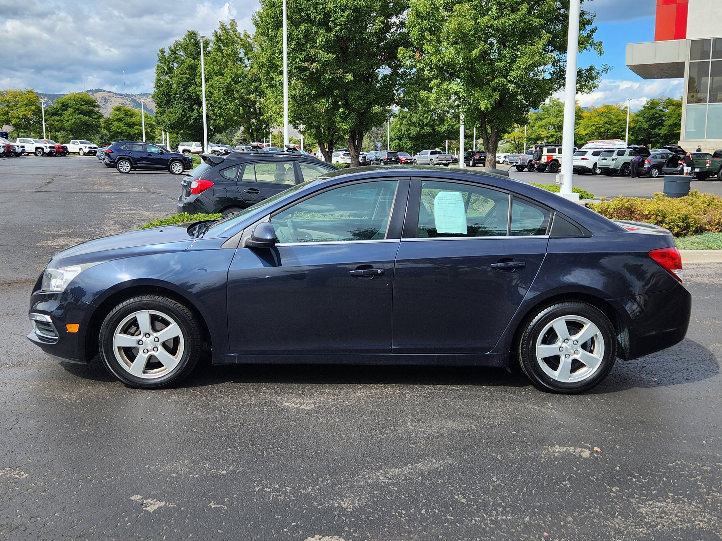 2016 Chevrolet Cruze photo 2