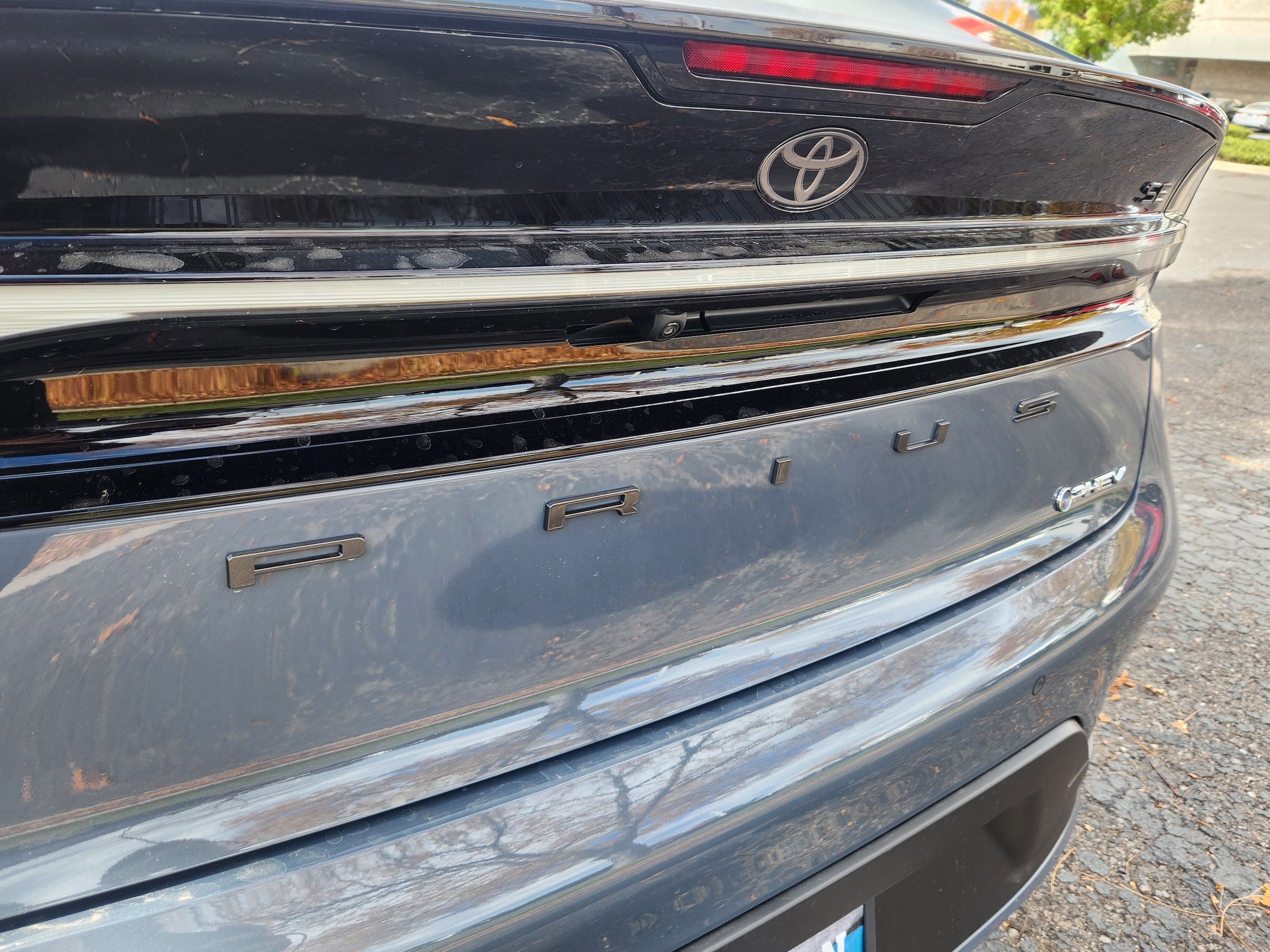 2026 Toyota Prius Plug-in Hybrid SE - Photo 10