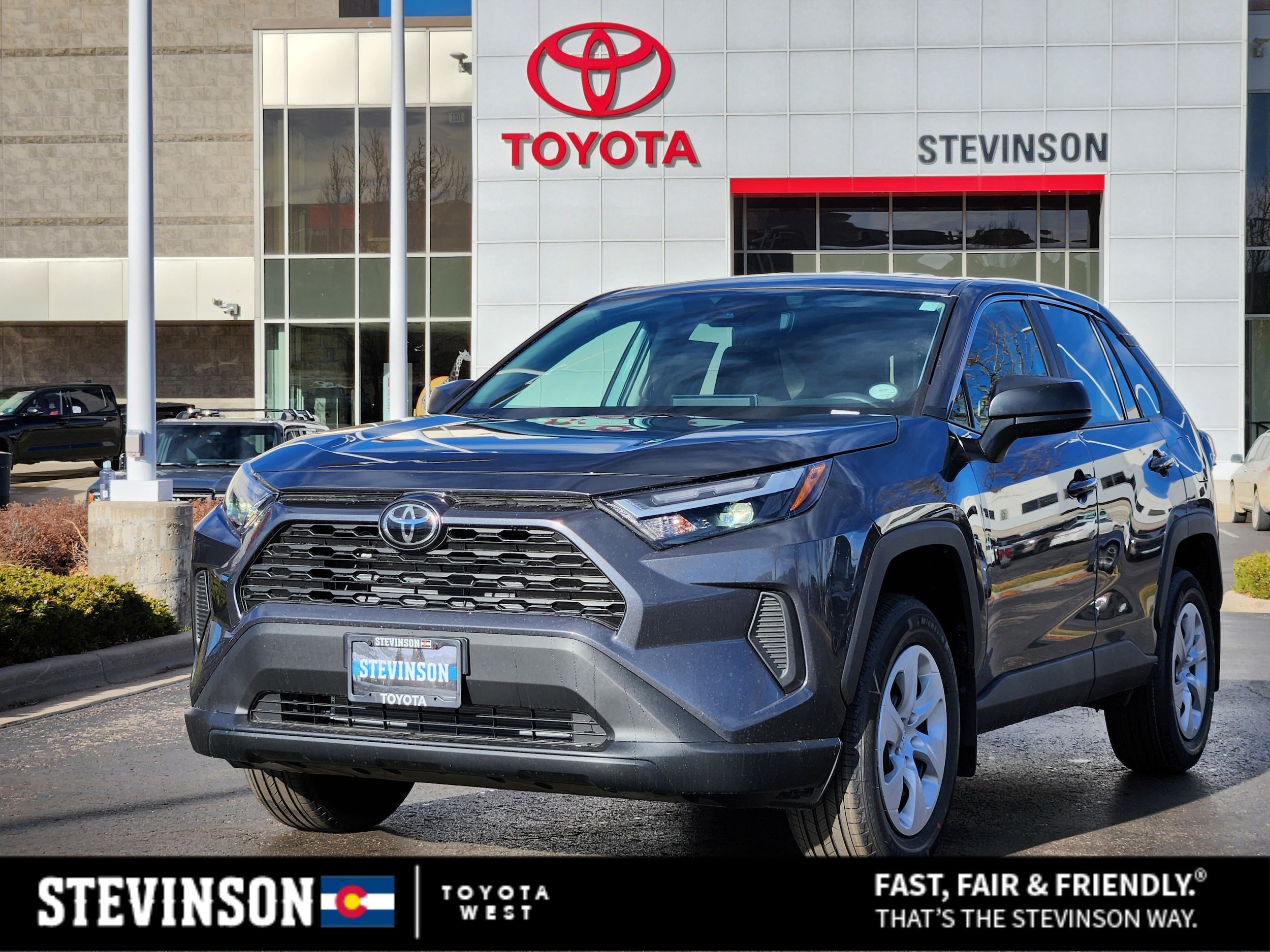 2025 Toyota RAV4 LE's photo