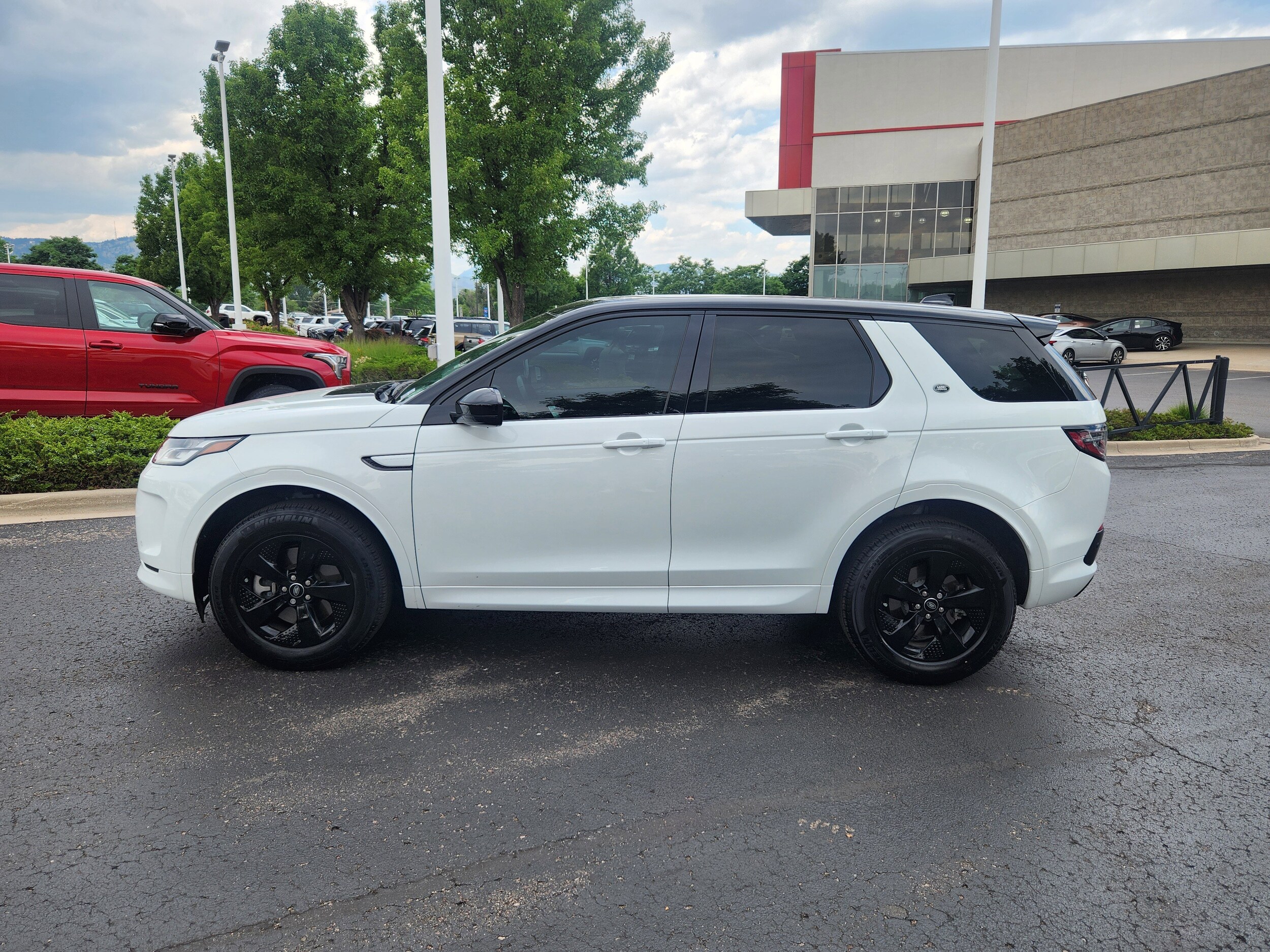 2023 Land Rover Discovery Sport S R-Dynamic photo 2