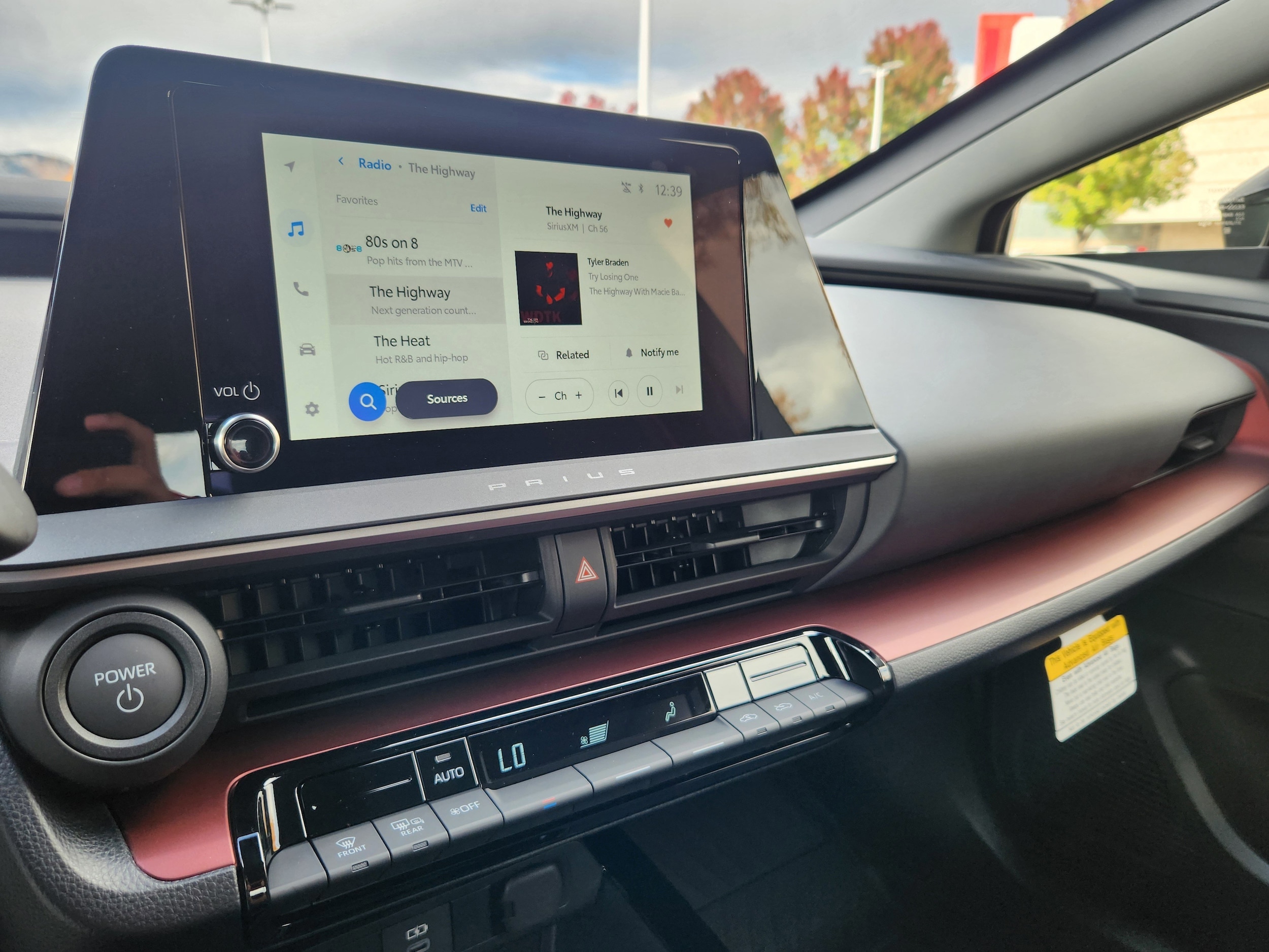 2026 Toyota Prius Plug-in Hybrid SE - Photo 15