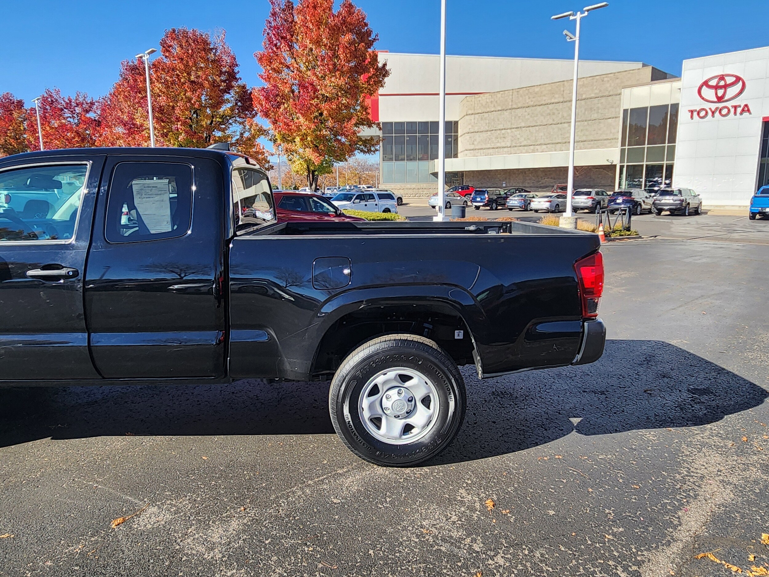 2022 Toyota Tacoma SR photo 4