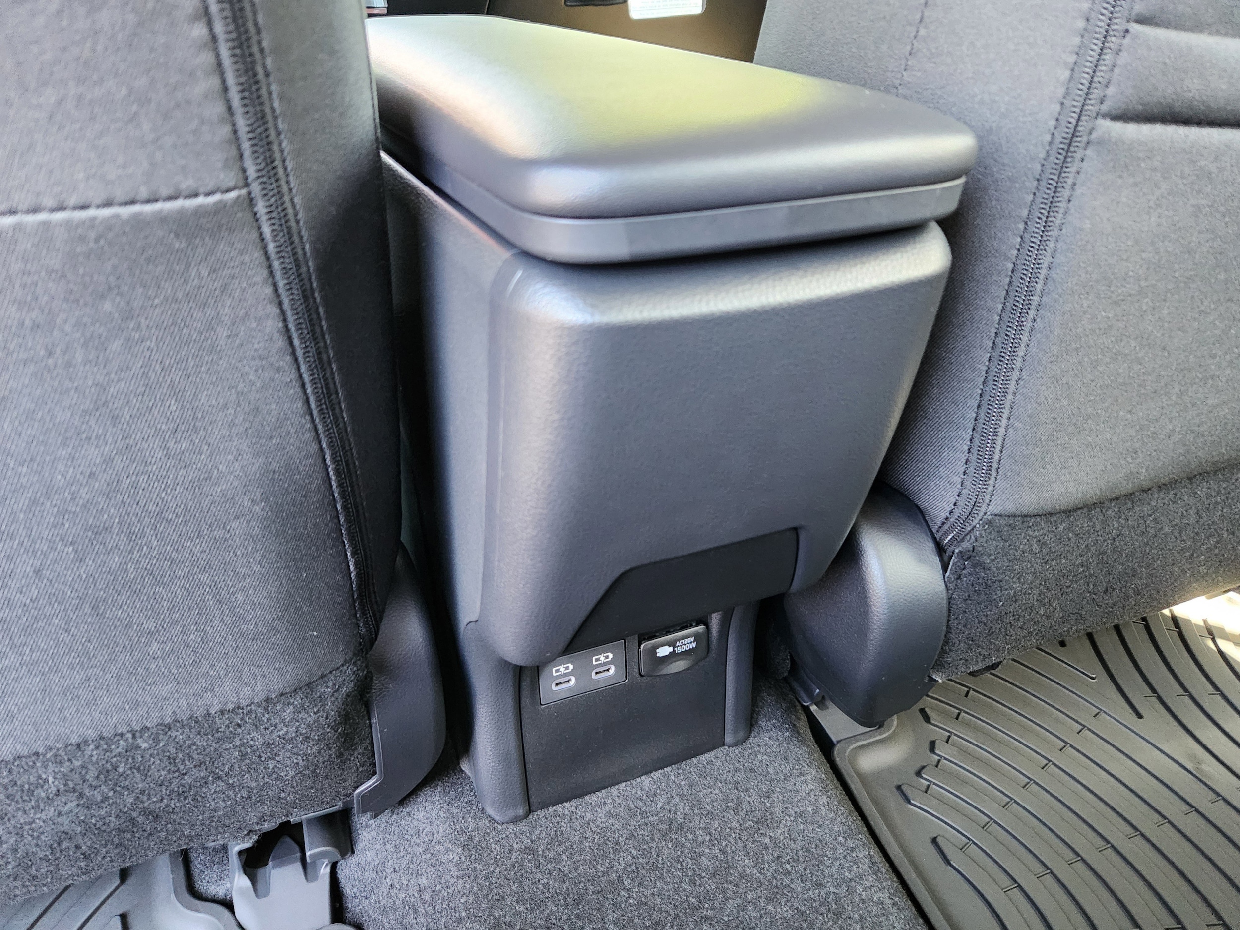 2026 Toyota Prius Plug-in Hybrid SE - Photo 24