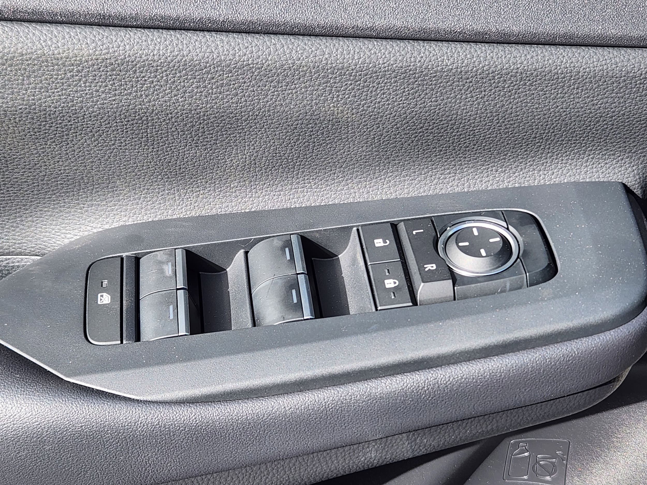 2026 Toyota Prius Plug-in Hybrid Nightshade - Photo 26