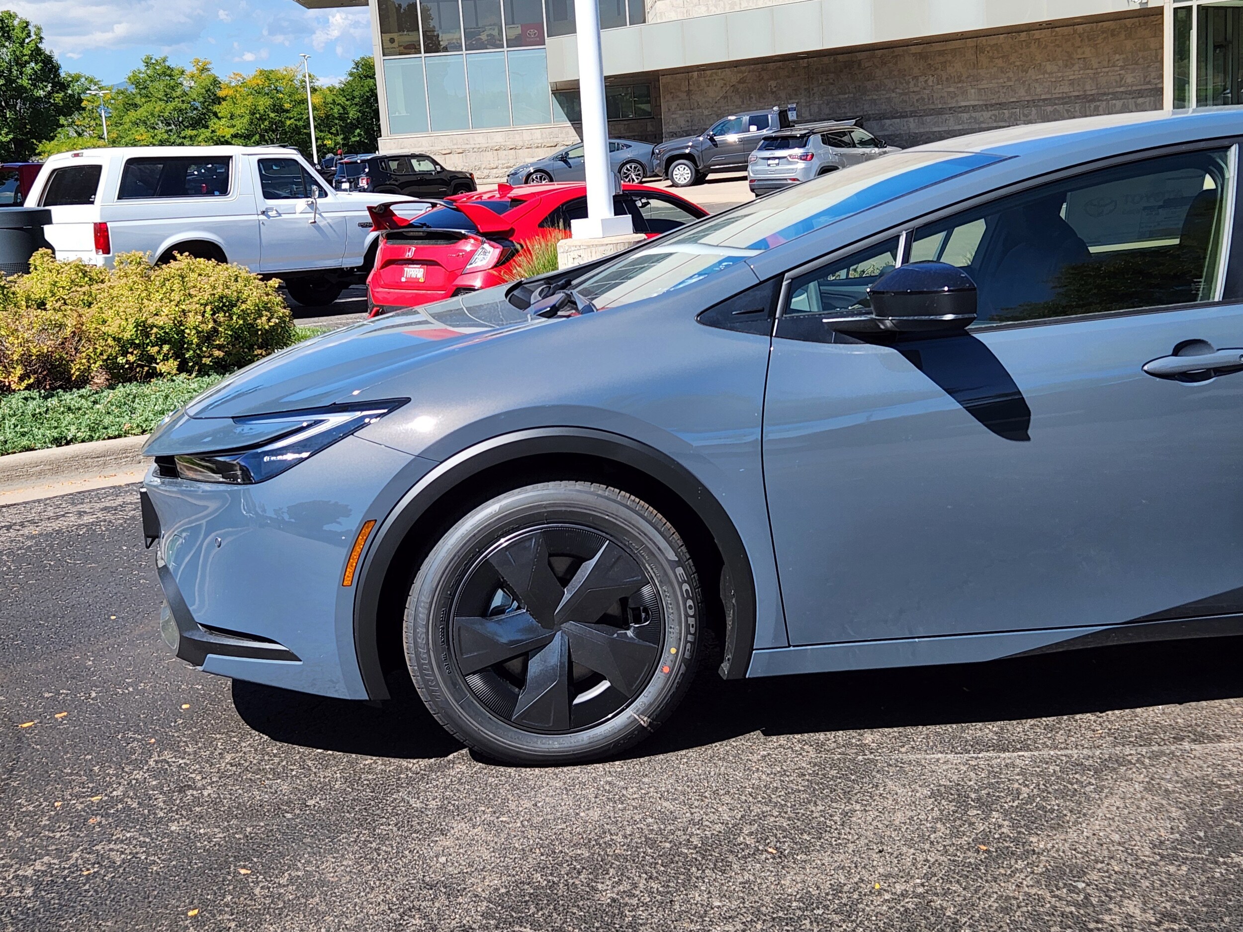 2026 Toyota Prius Plug-in Hybrid SE photo 2