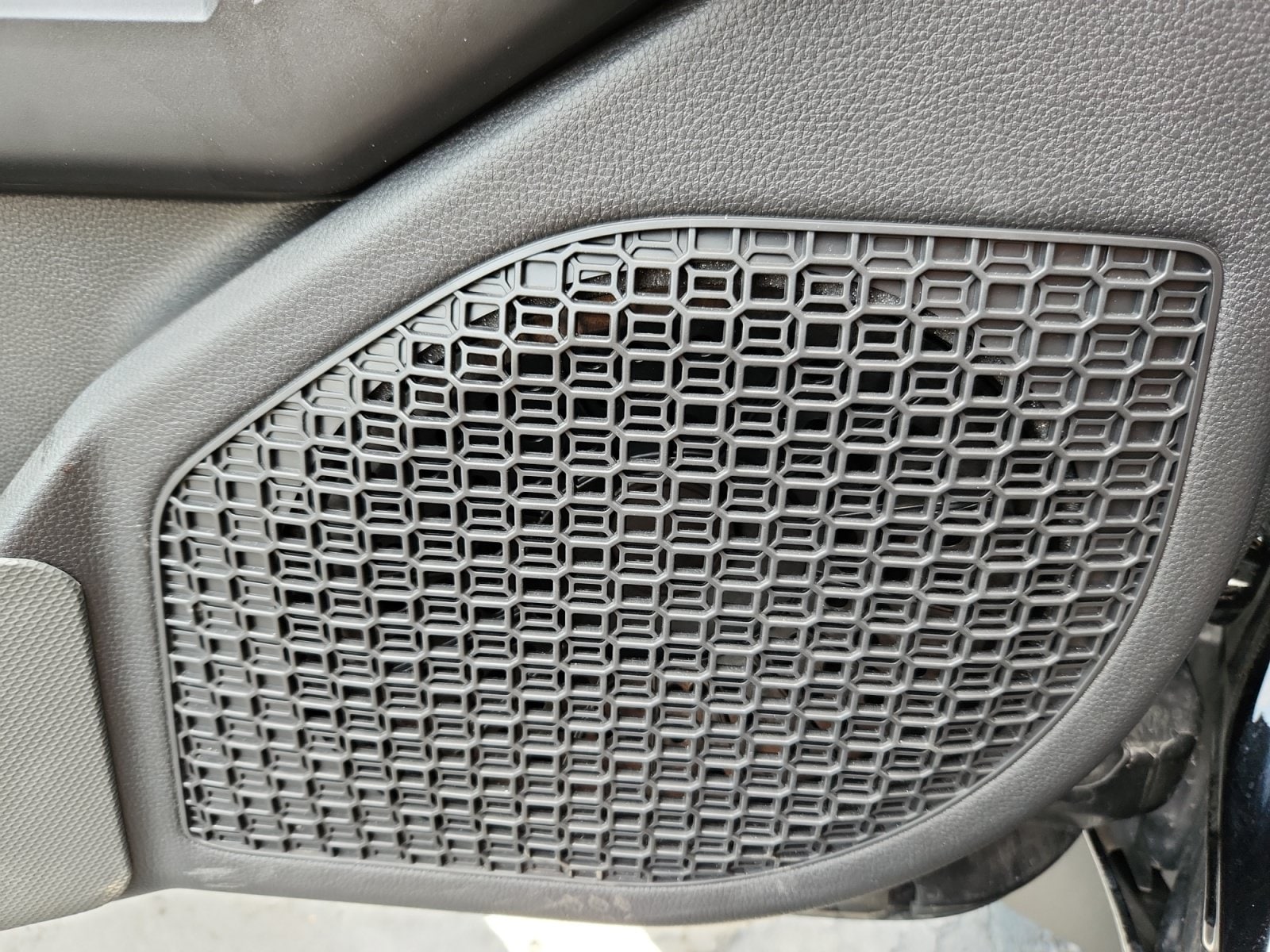 2025 Toyota Tacoma Limited - Photo 25