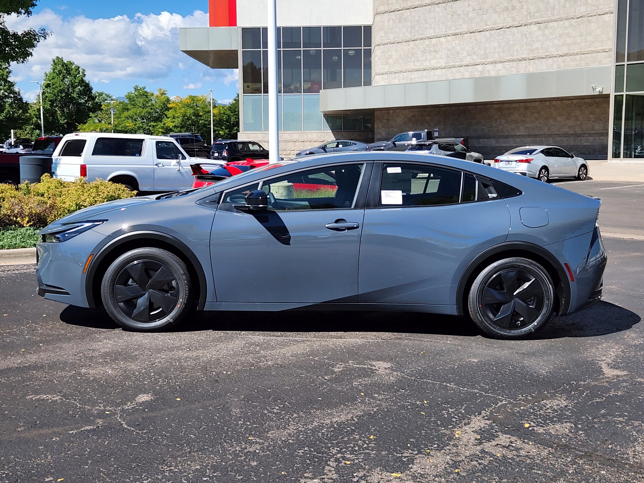 2026 Toyota Prius Plug-in Hybrid SE photo 3