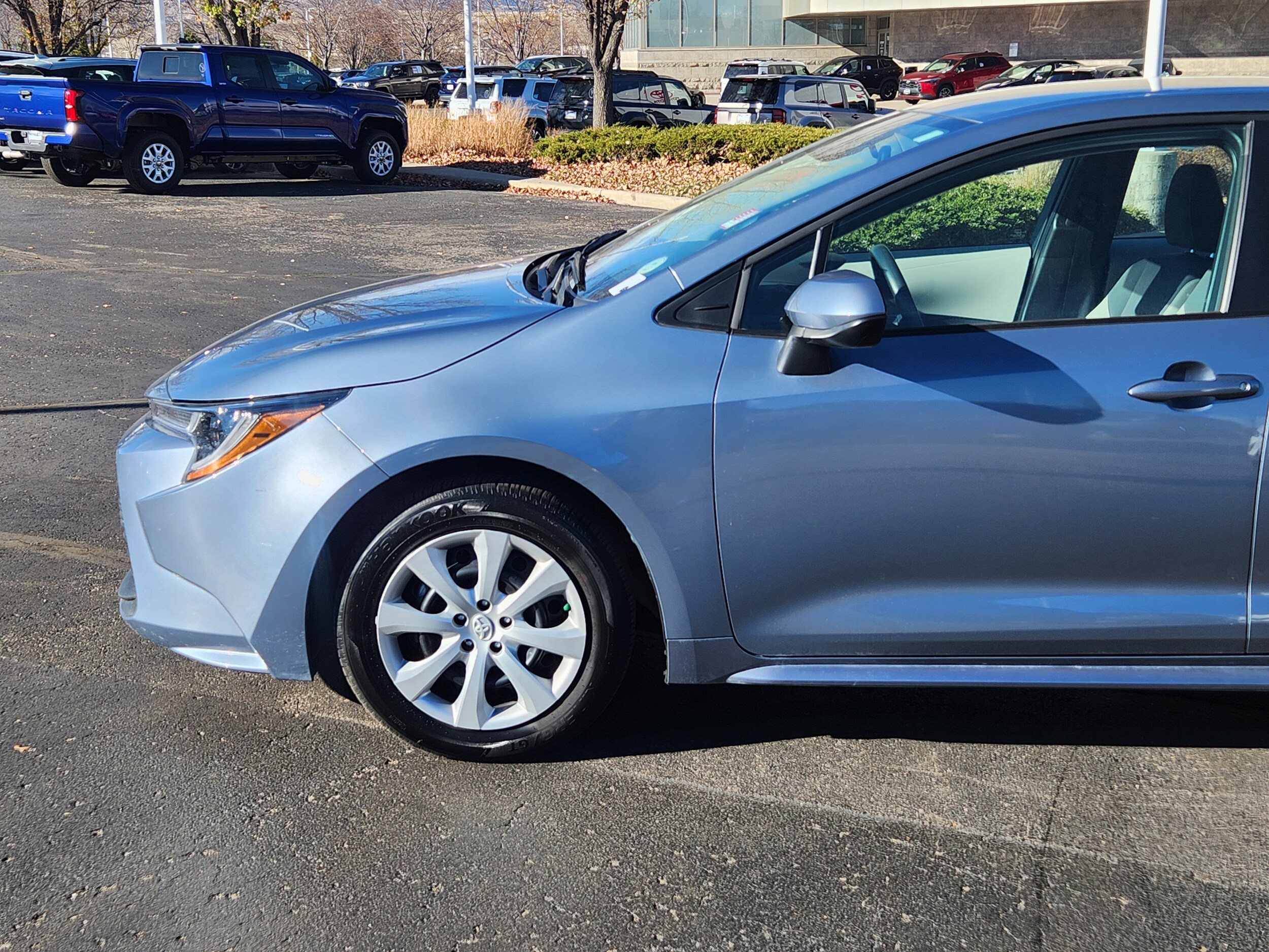 2023 Toyota Corolla LE photo 2