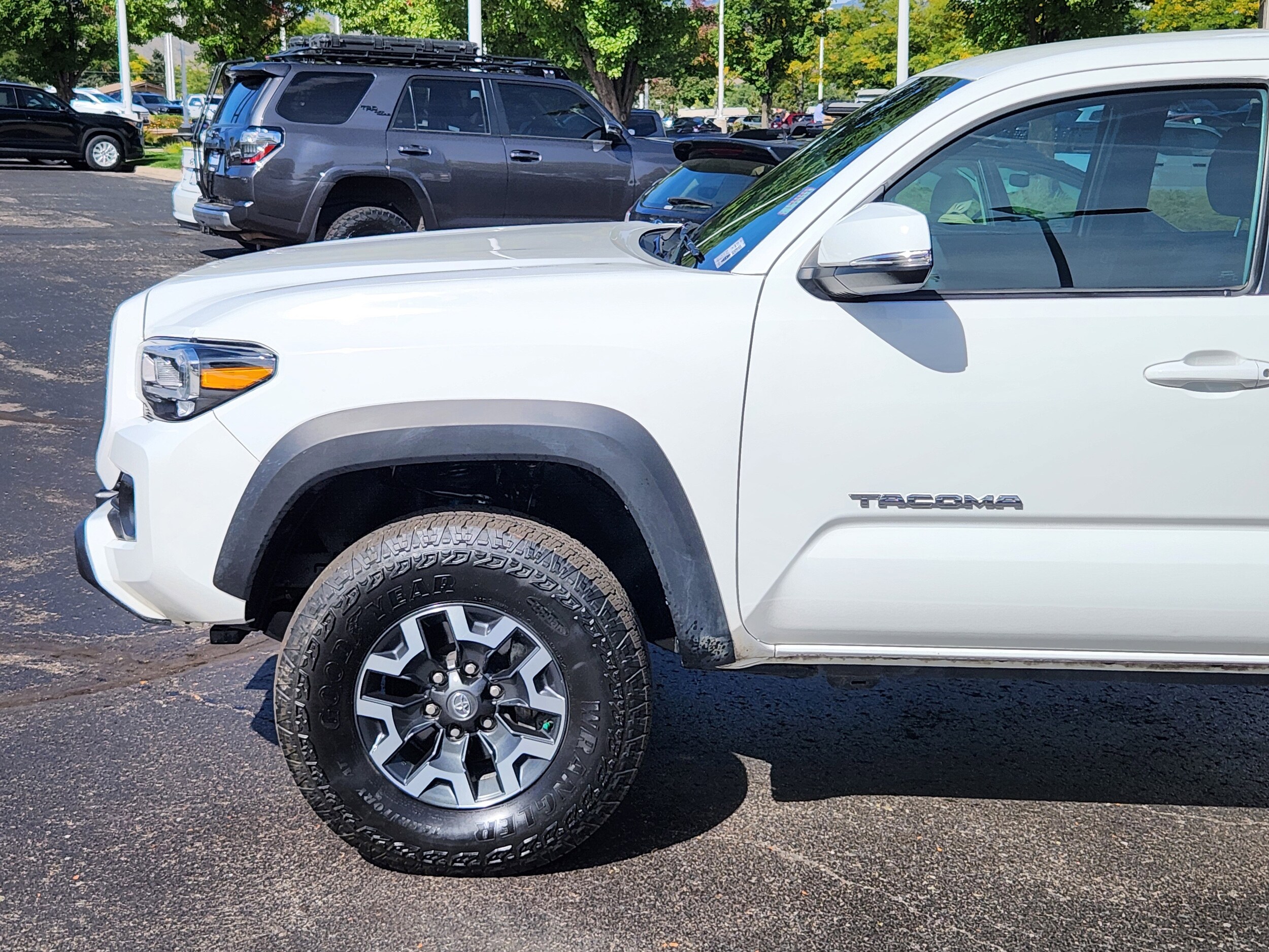 2023 Toyota Tacoma TRD V6 photo 2