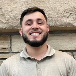 Staff member Rafael Gomez from ID_5658b41f48e4