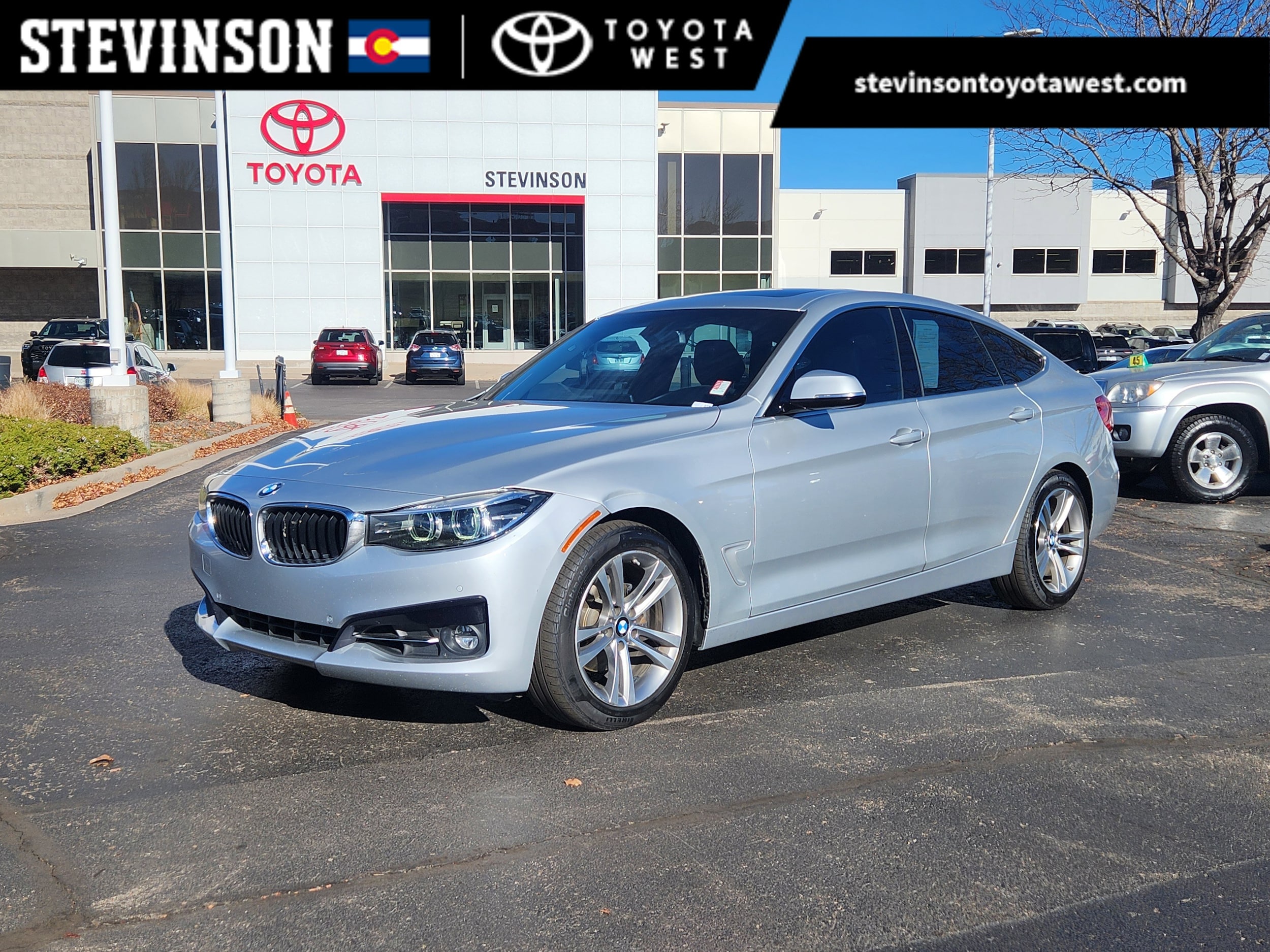 2017 BMW 3 Series 330i's photo