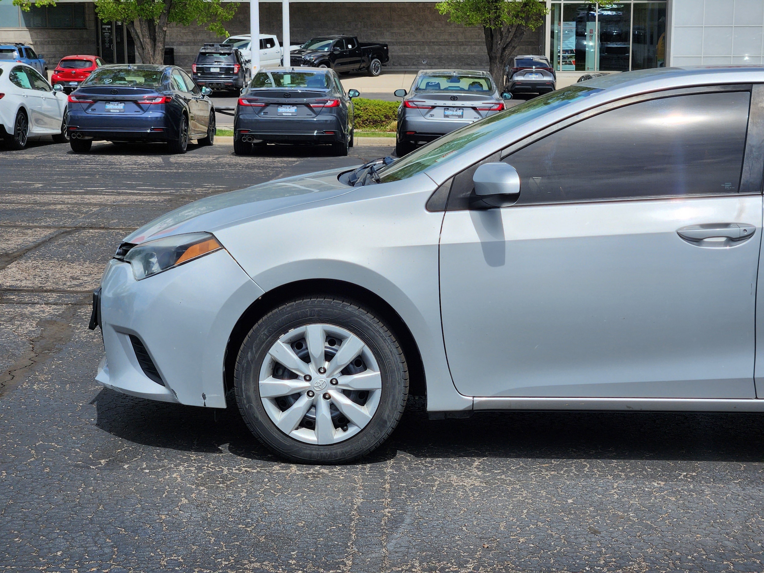 Used 2014 Toyota Corolla LE with VIN 5YFBURHE6EP151133 for sale in Lakewood, CO