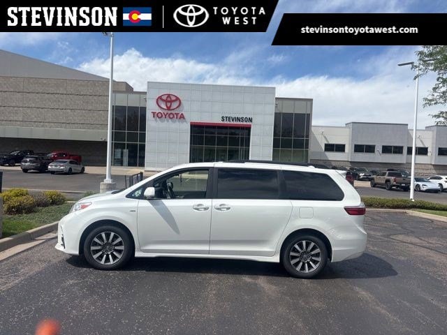 2018 Toyota Sienna XLE V6 AWD 7-Passenger's photo