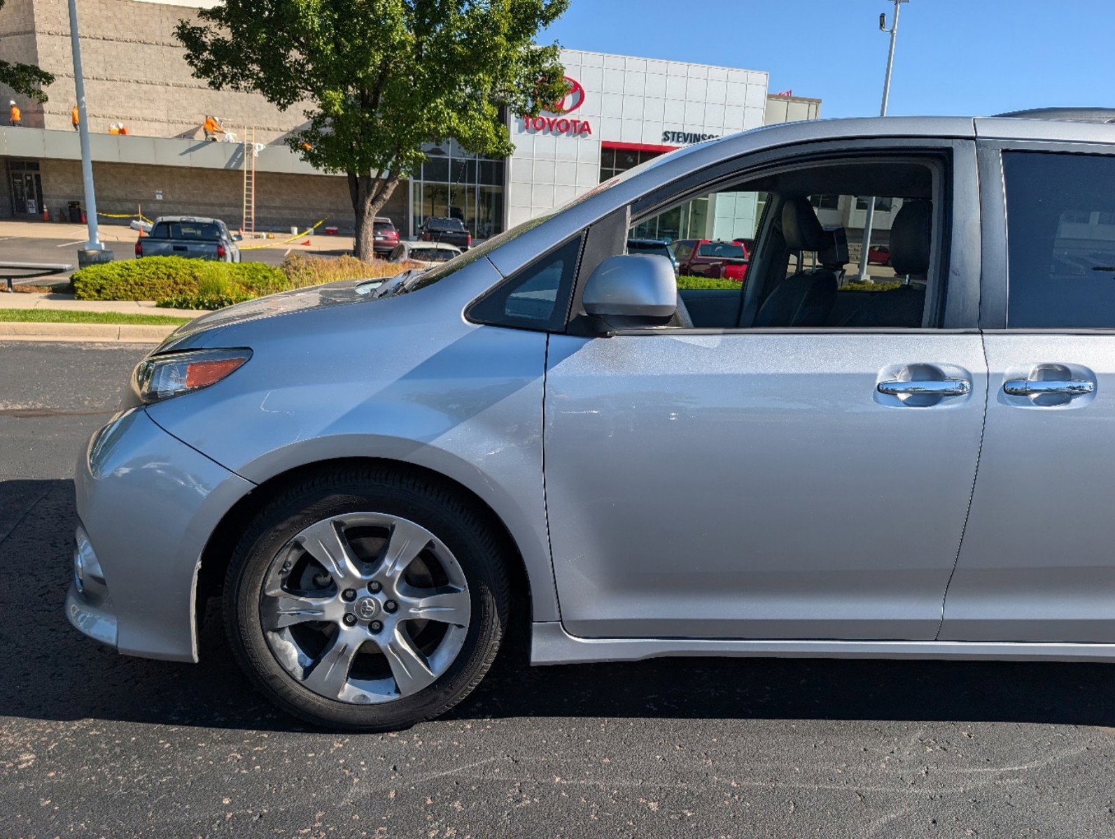 Used 2013 Toyota Sienna SE with VIN 5TDXK3DC6DS281643 for sale in Lakewood, CO