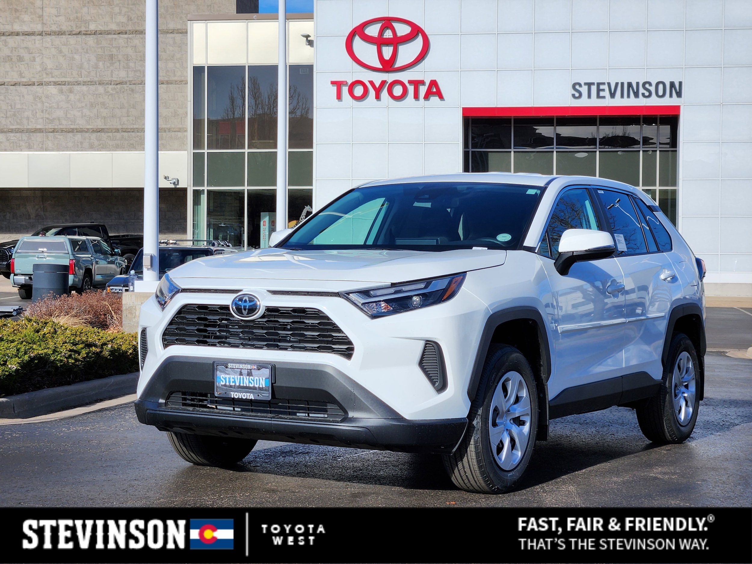 2025 Toyota RAV4 LE's photo