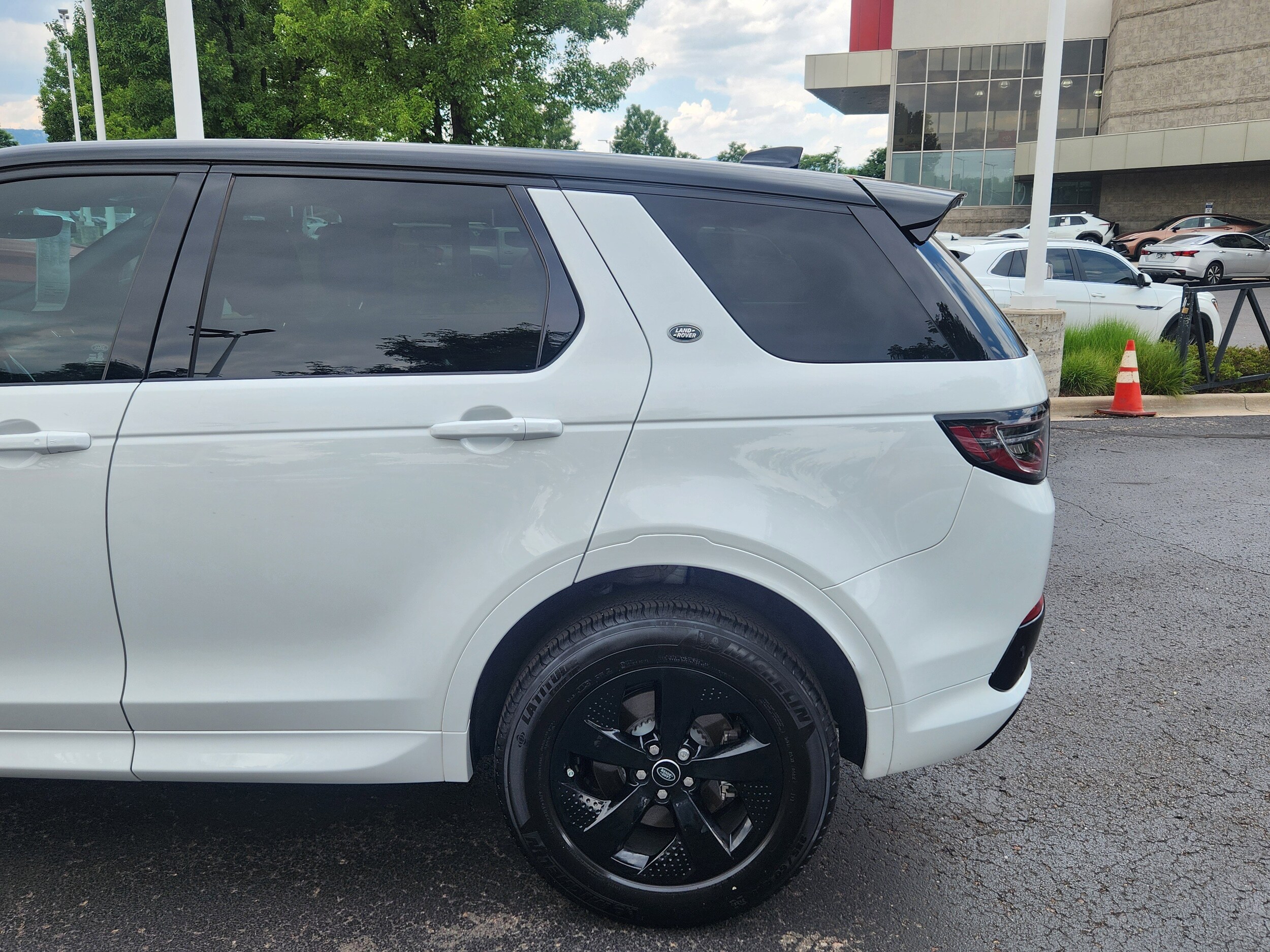 2023 Land Rover Discovery Sport S R-Dynamic photo 3