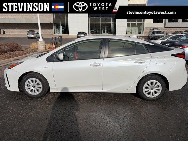 2022 Toyota Prius L Eco's photo