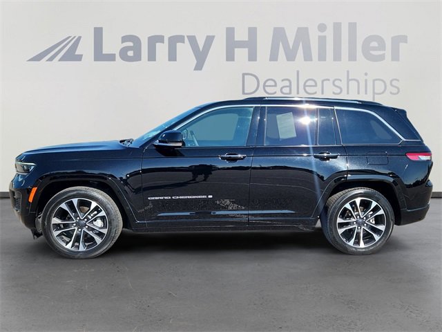 2023 Jeep Grand Cherokee Overland photo 2