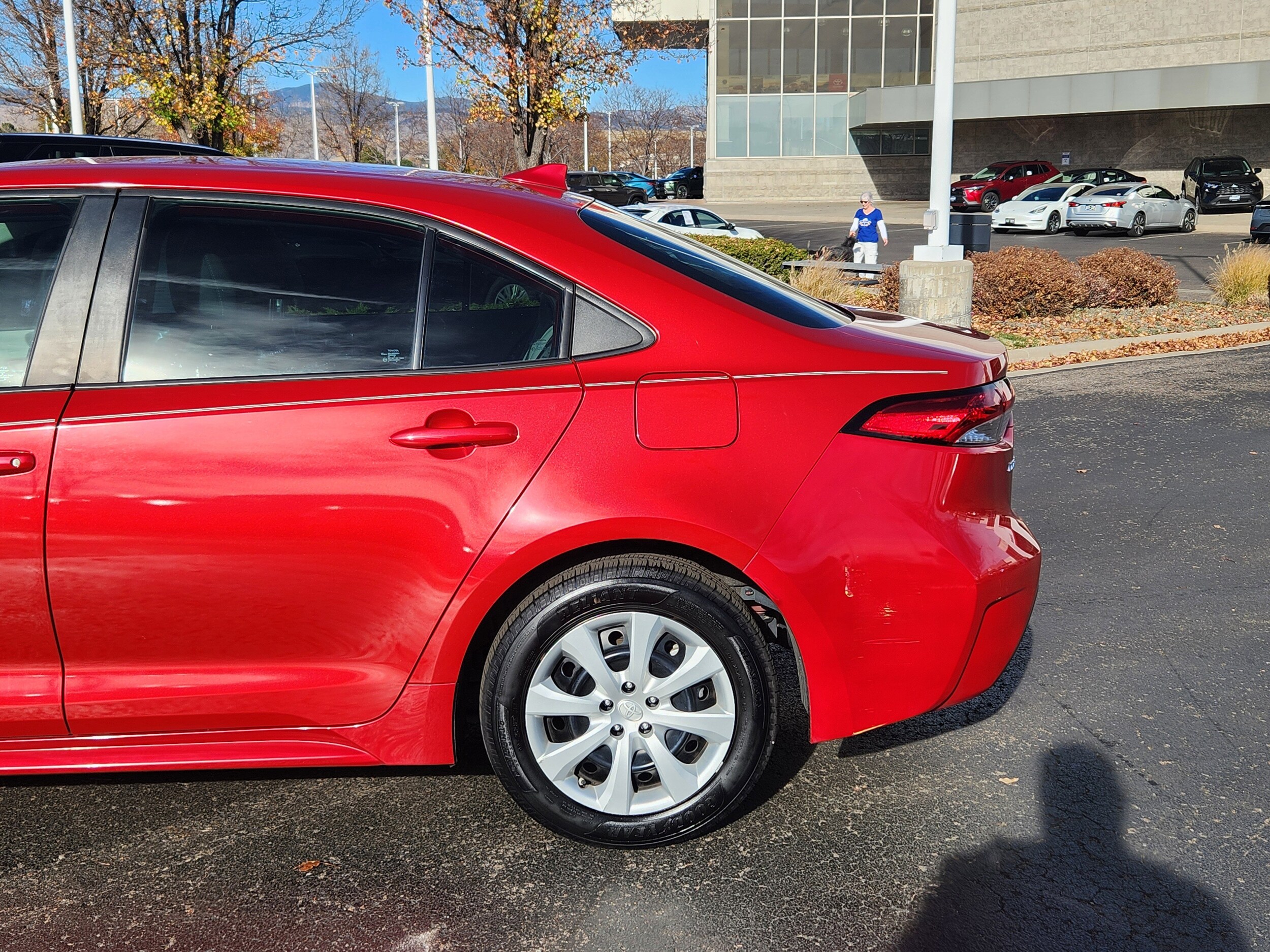2020 Toyota Corolla LE photo 4